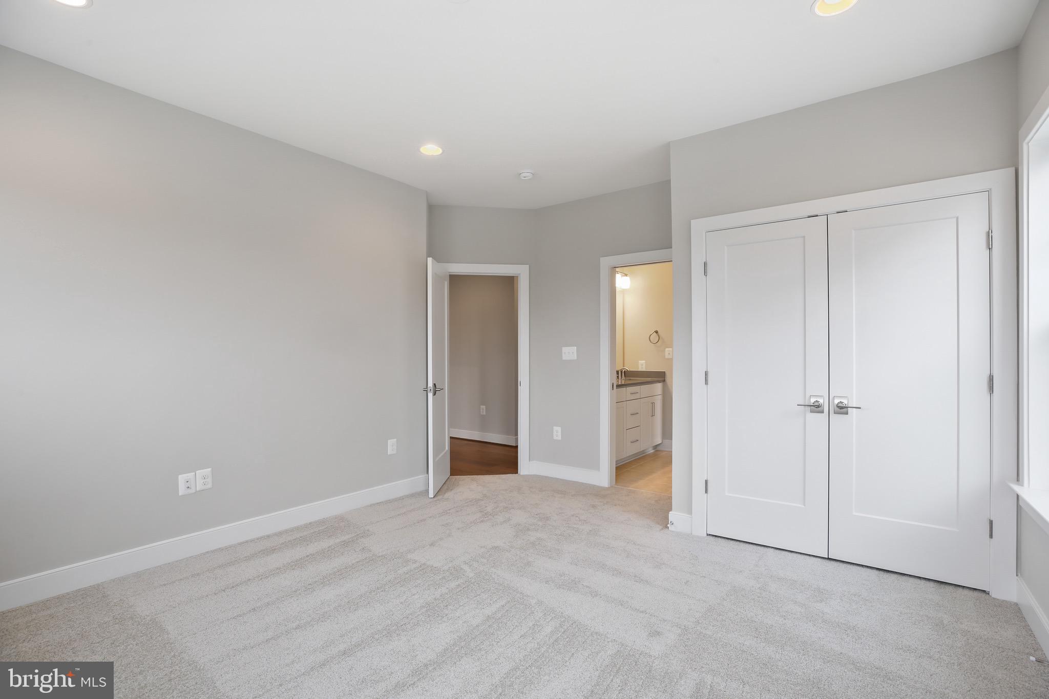 VIENNA WOODS - Residential