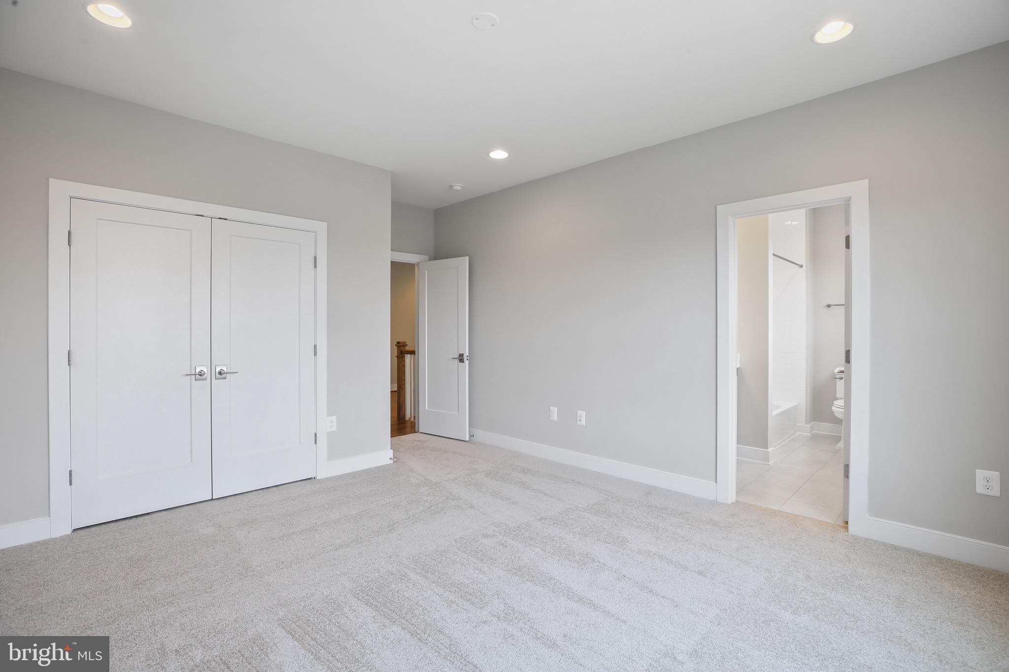 VIENNA WOODS - Residential