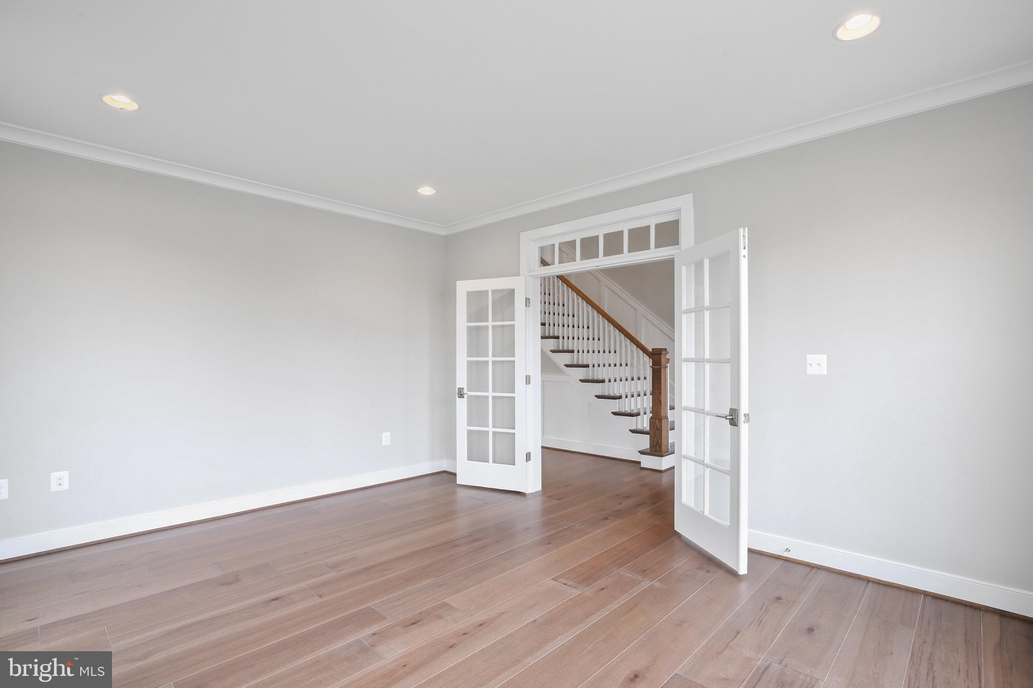 VIENNA WOODS - Residential