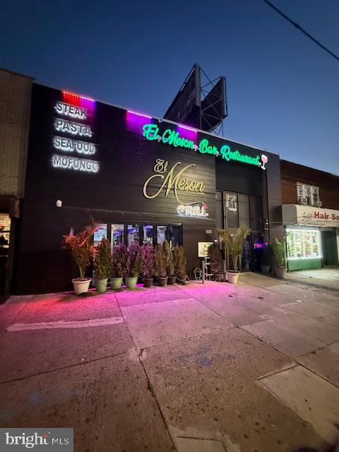 CASTOR GARDENS - Commercial Lease