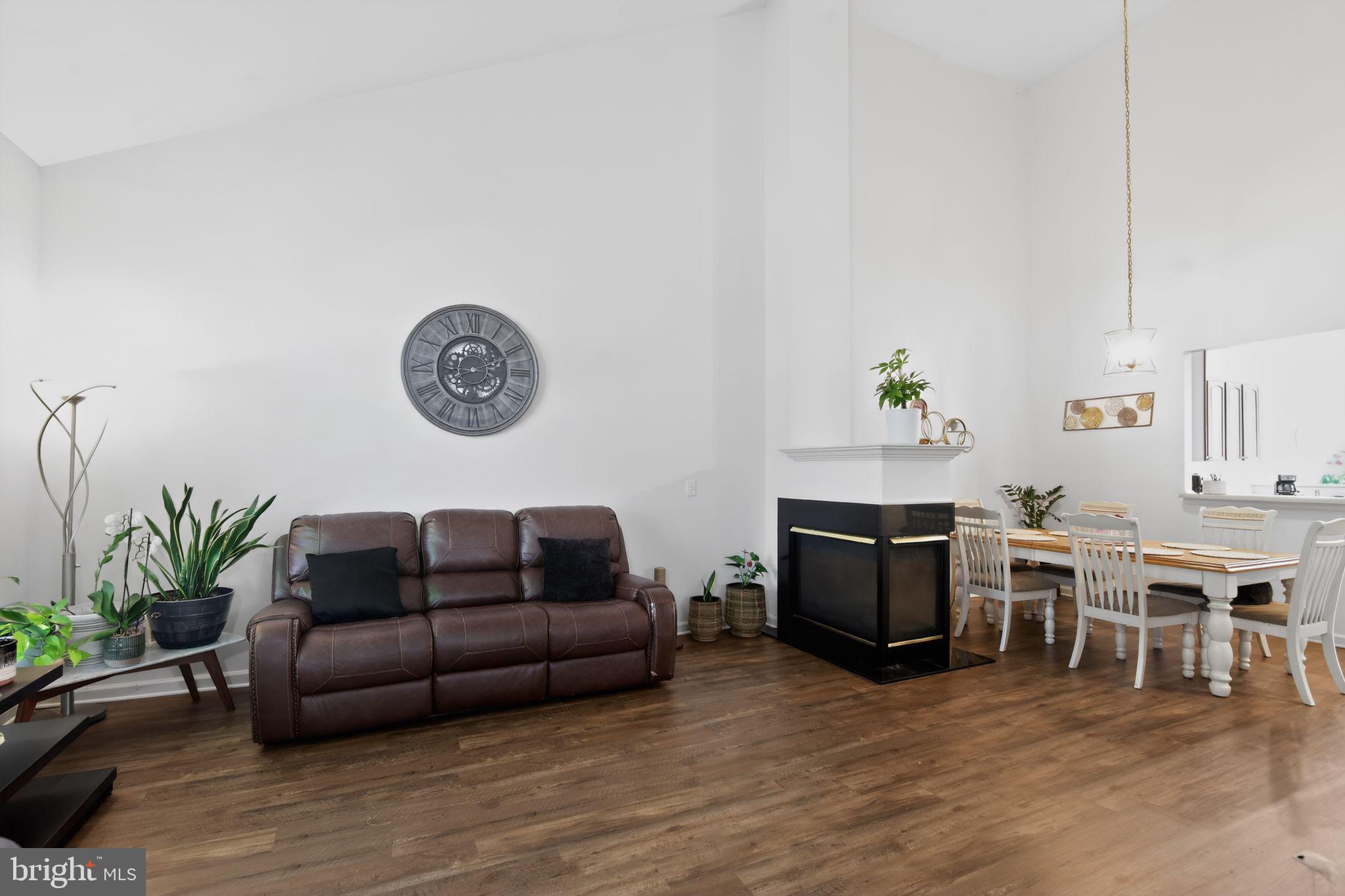 6715 HOLLY FARM LANE