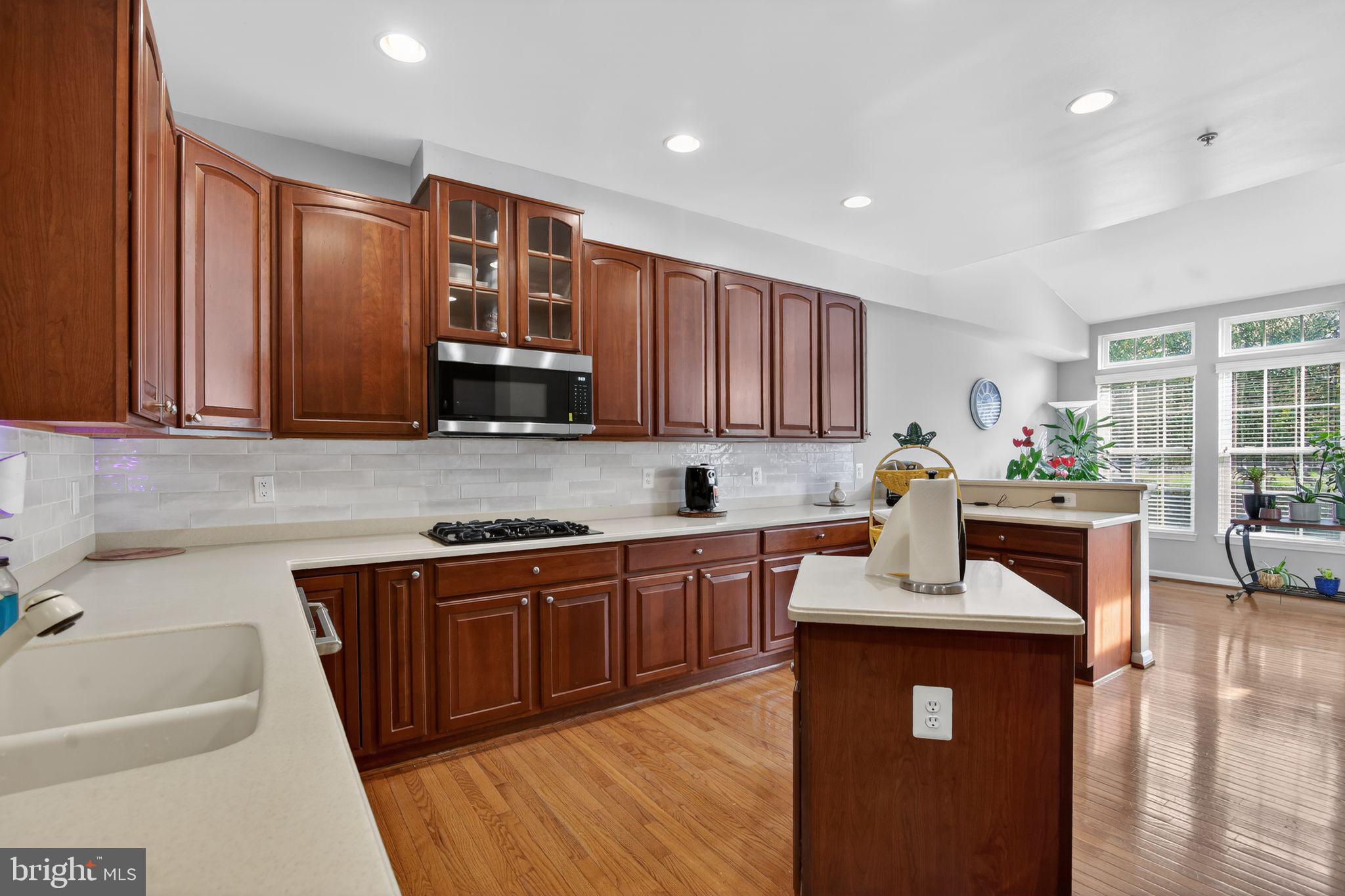 6715 HOLLY FARM LANE