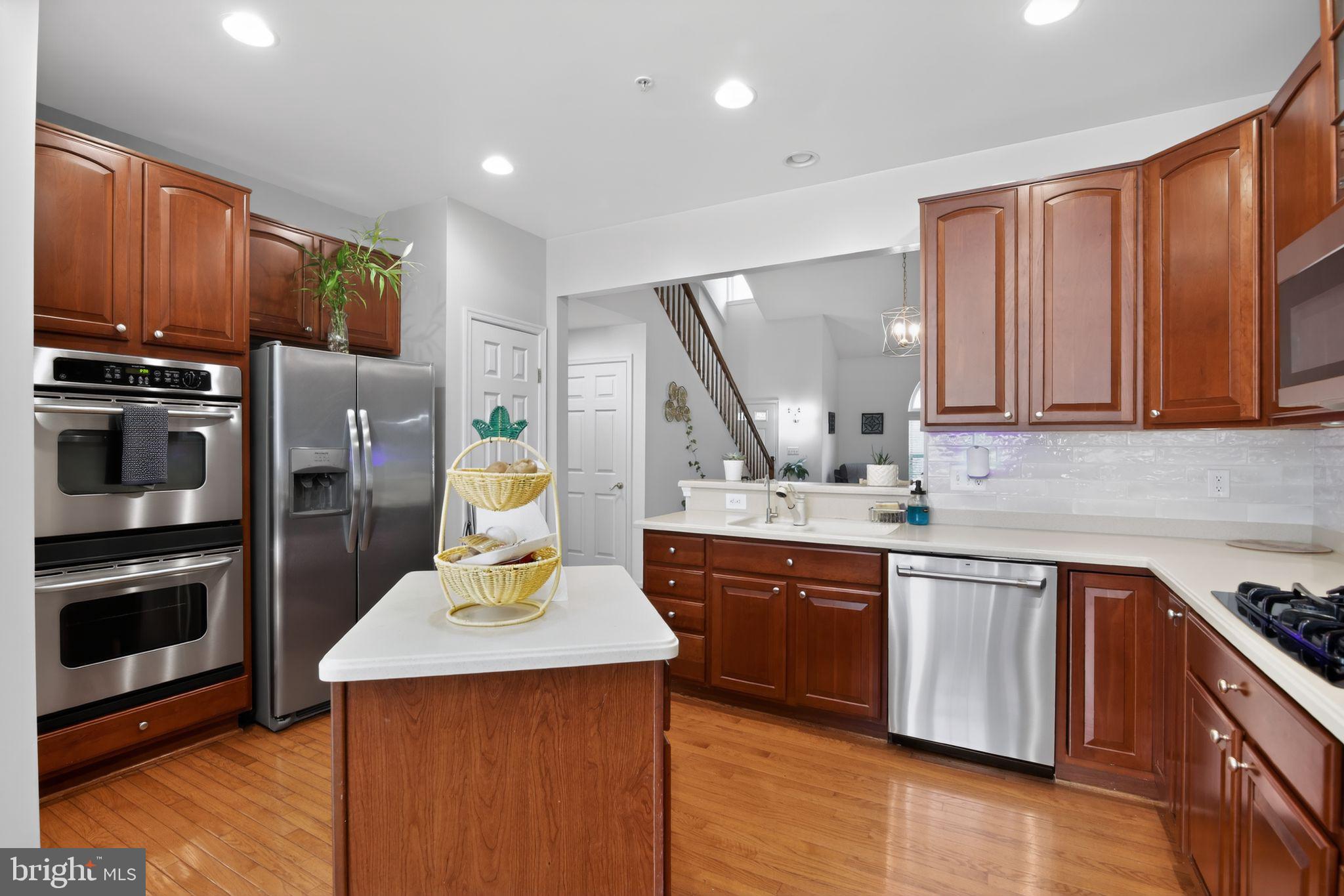 6715 HOLLY FARM LANE