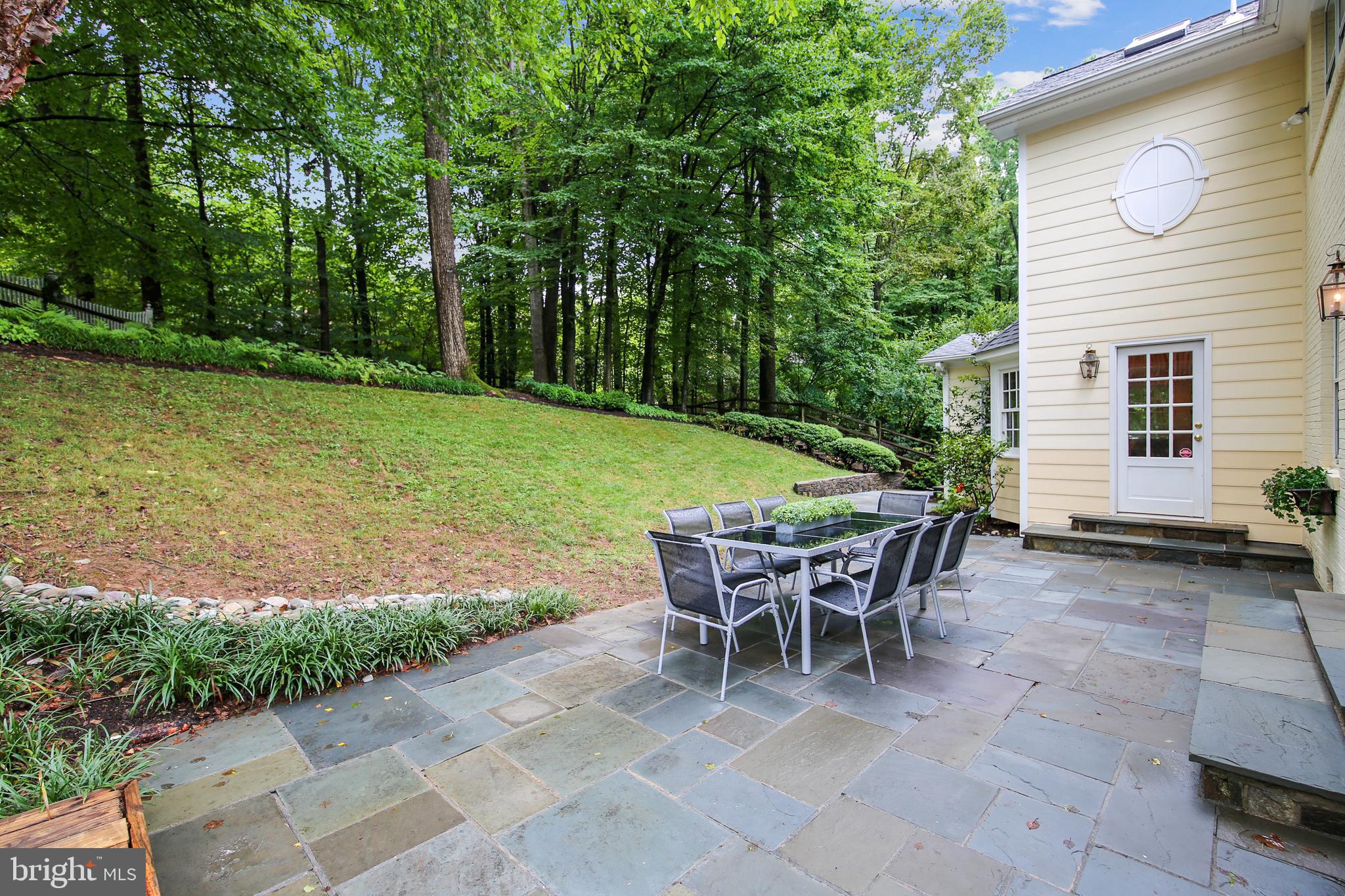 RIVER FALLS - Residential