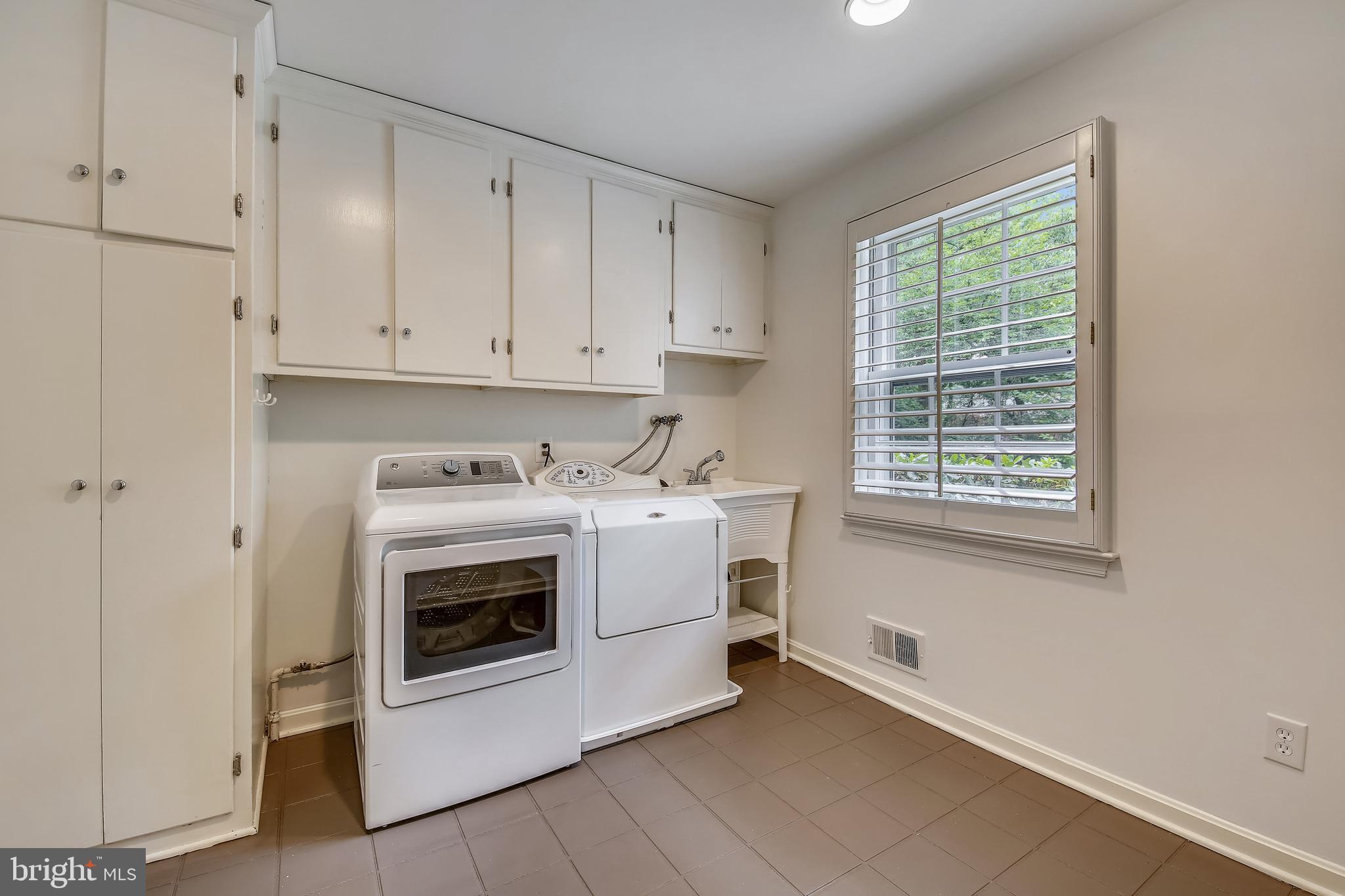 RIVER FALLS - Residential