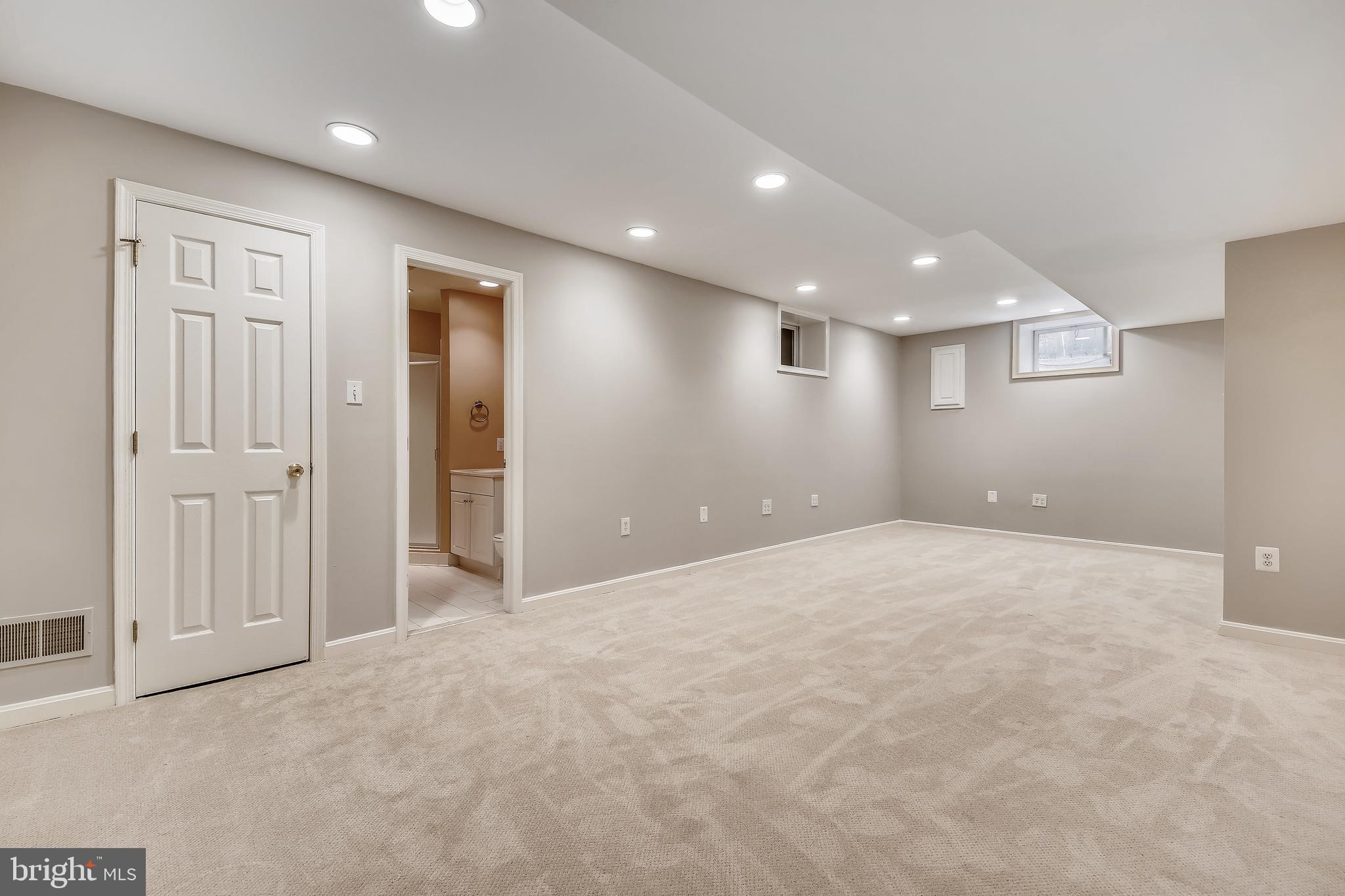 RIVER FALLS - Residential