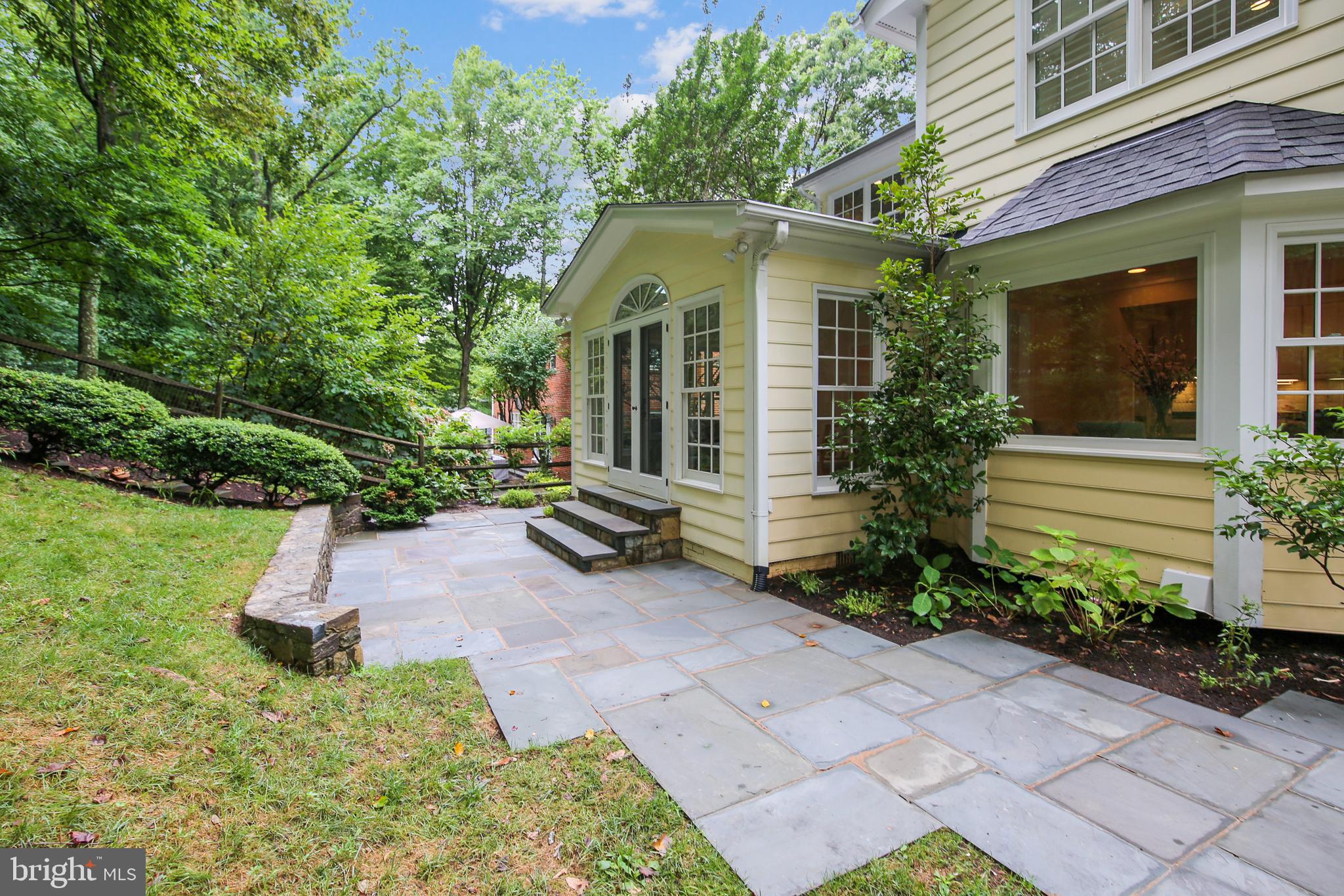 RIVER FALLS - Residential