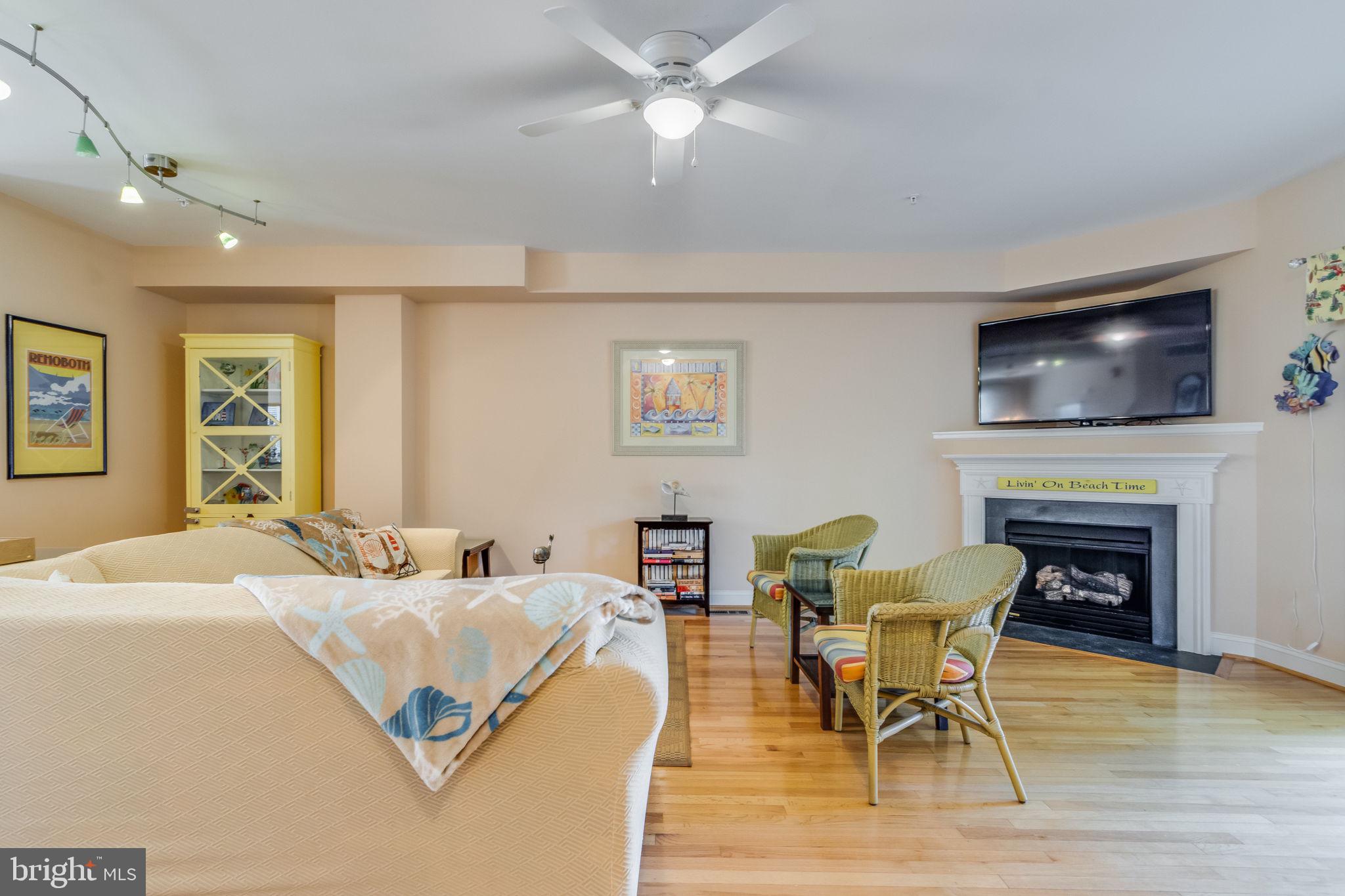 EDGEWATER PARK - Residential