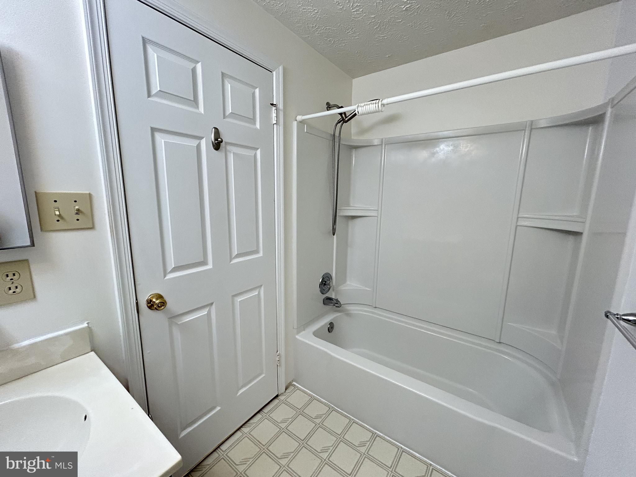 OLD FARM STATION - Residential Lease