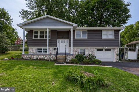 Photo of 116 Oxford Drive, LITITZ, PA 17543 (MLS # PALA2092214)