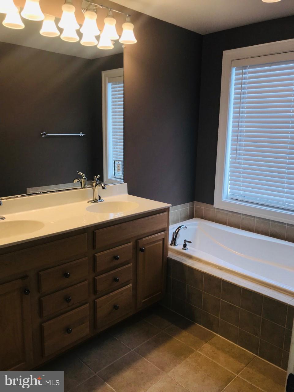 POTOMAC CLUB CONDOMINIUMS - Residential Lease