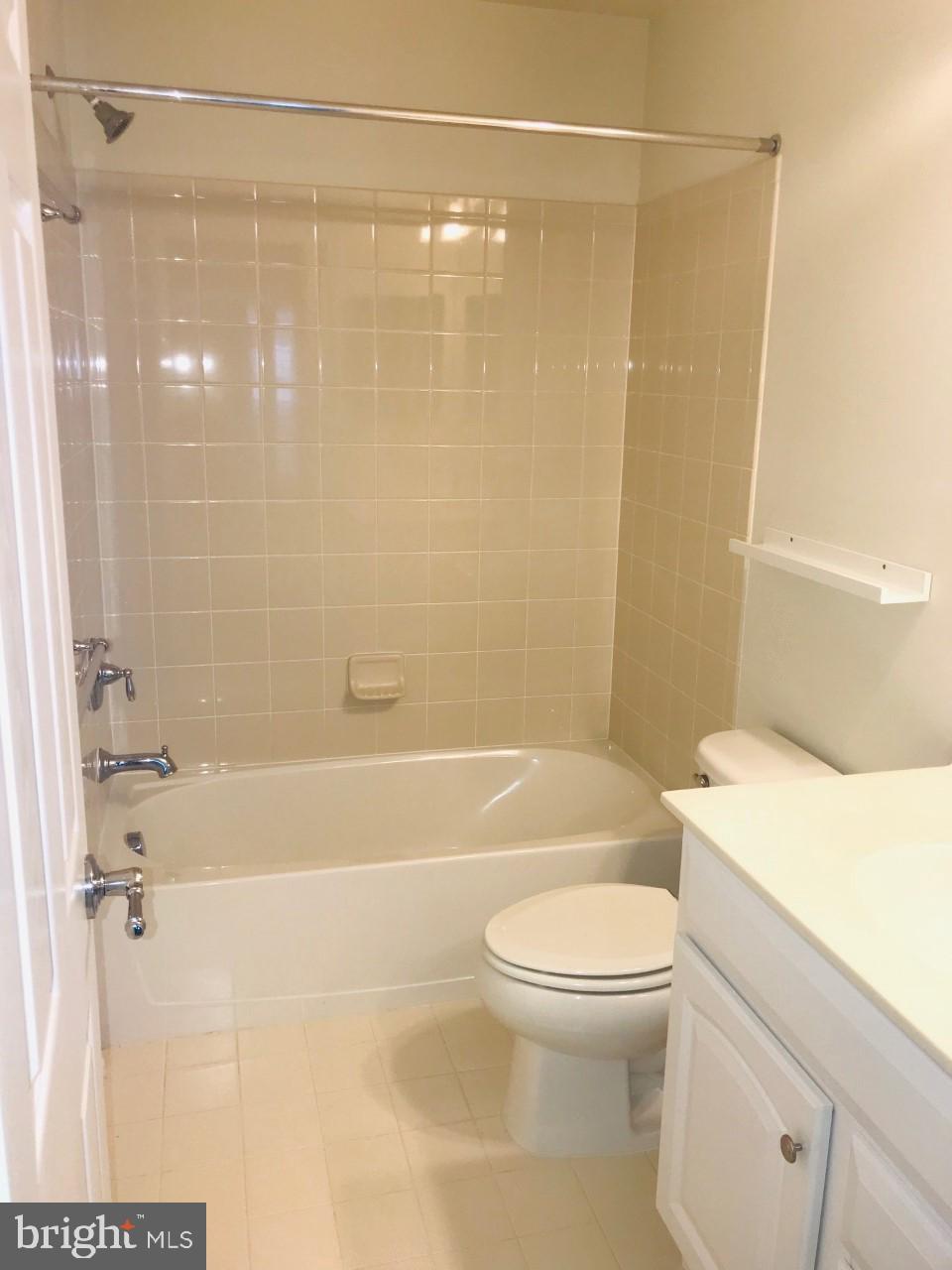 POTOMAC CLUB CONDOMINIUMS - Residential Lease