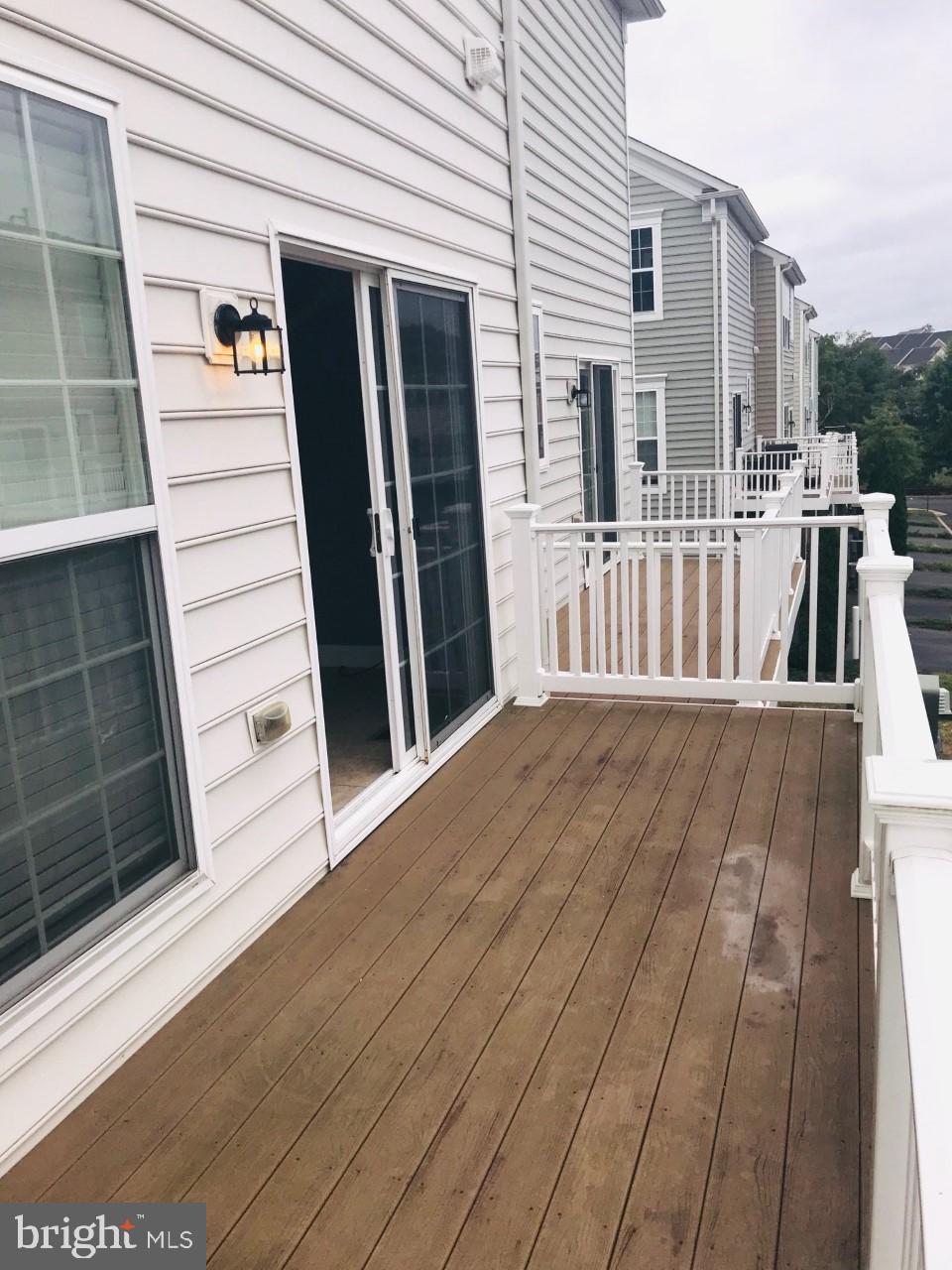 POTOMAC CLUB CONDOMINIUMS - Residential Lease