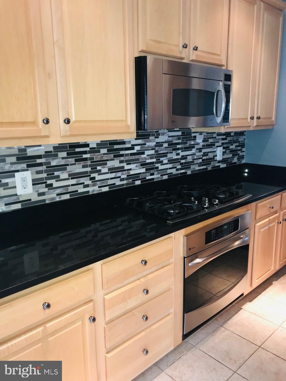 POTOMAC CLUB CONDOMINIUMS - Residential Lease