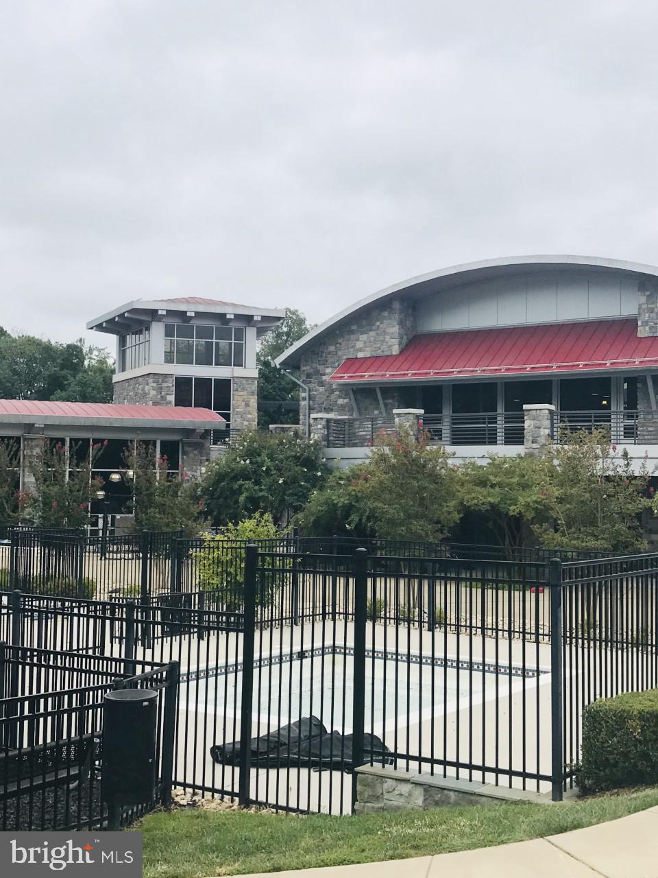 POTOMAC CLUB CONDOMINIUMS - Residential Lease