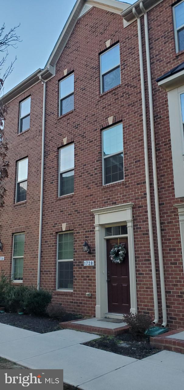 EAGER PARK TOWNHOMES - Residential Lease