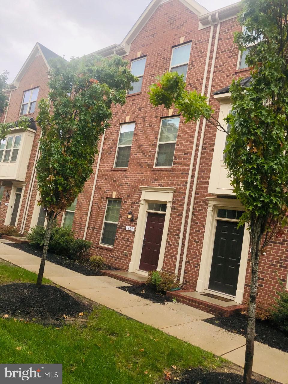 EAGER PARK TOWNHOMES - Residential Lease