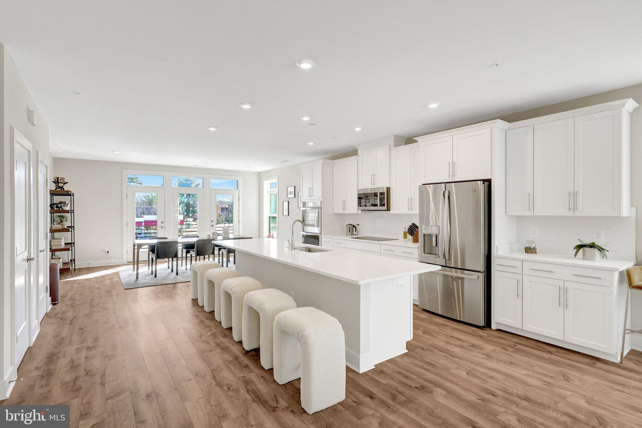 TALL OAKS - Residential