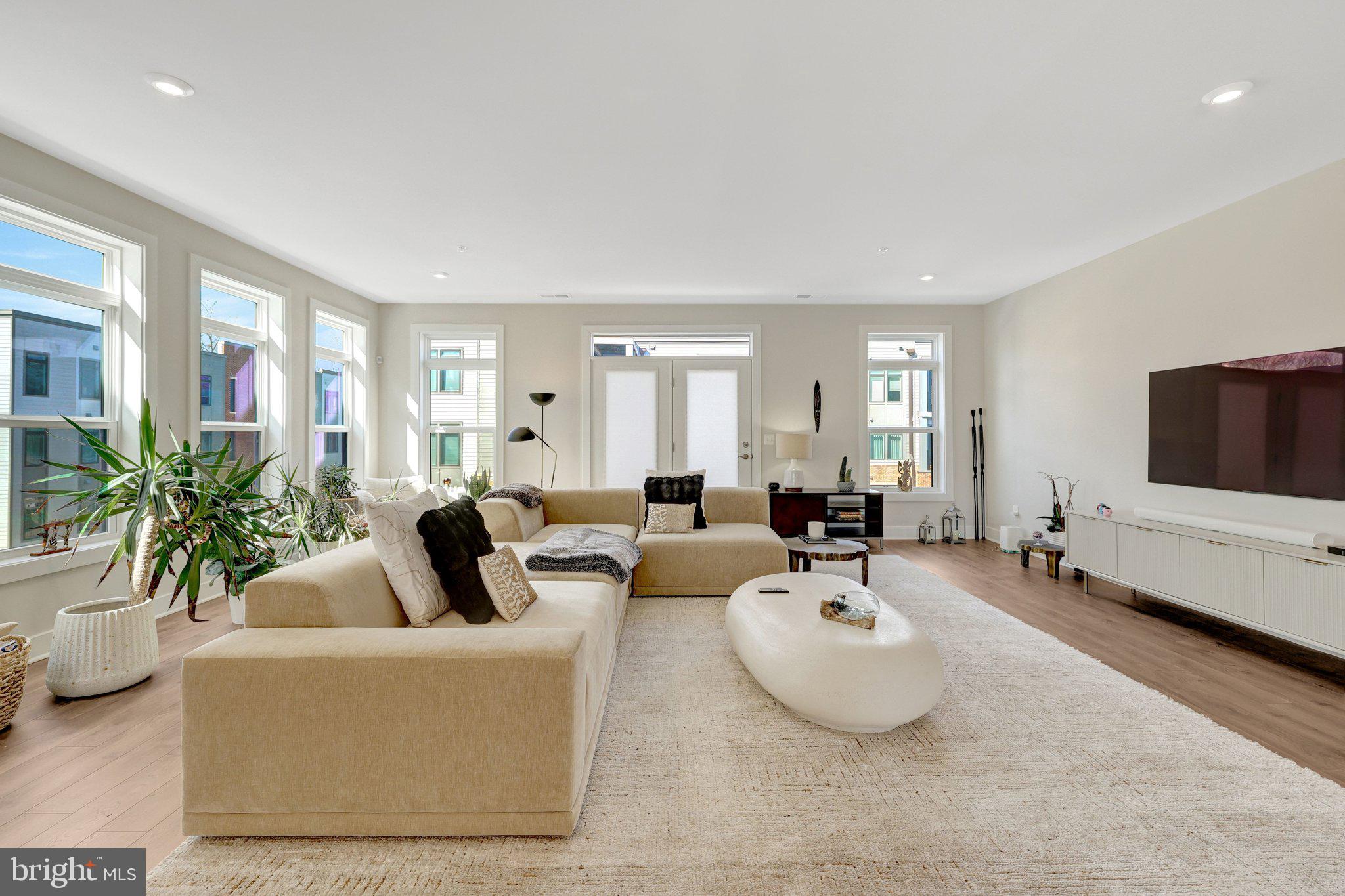 TALL OAKS - Residential