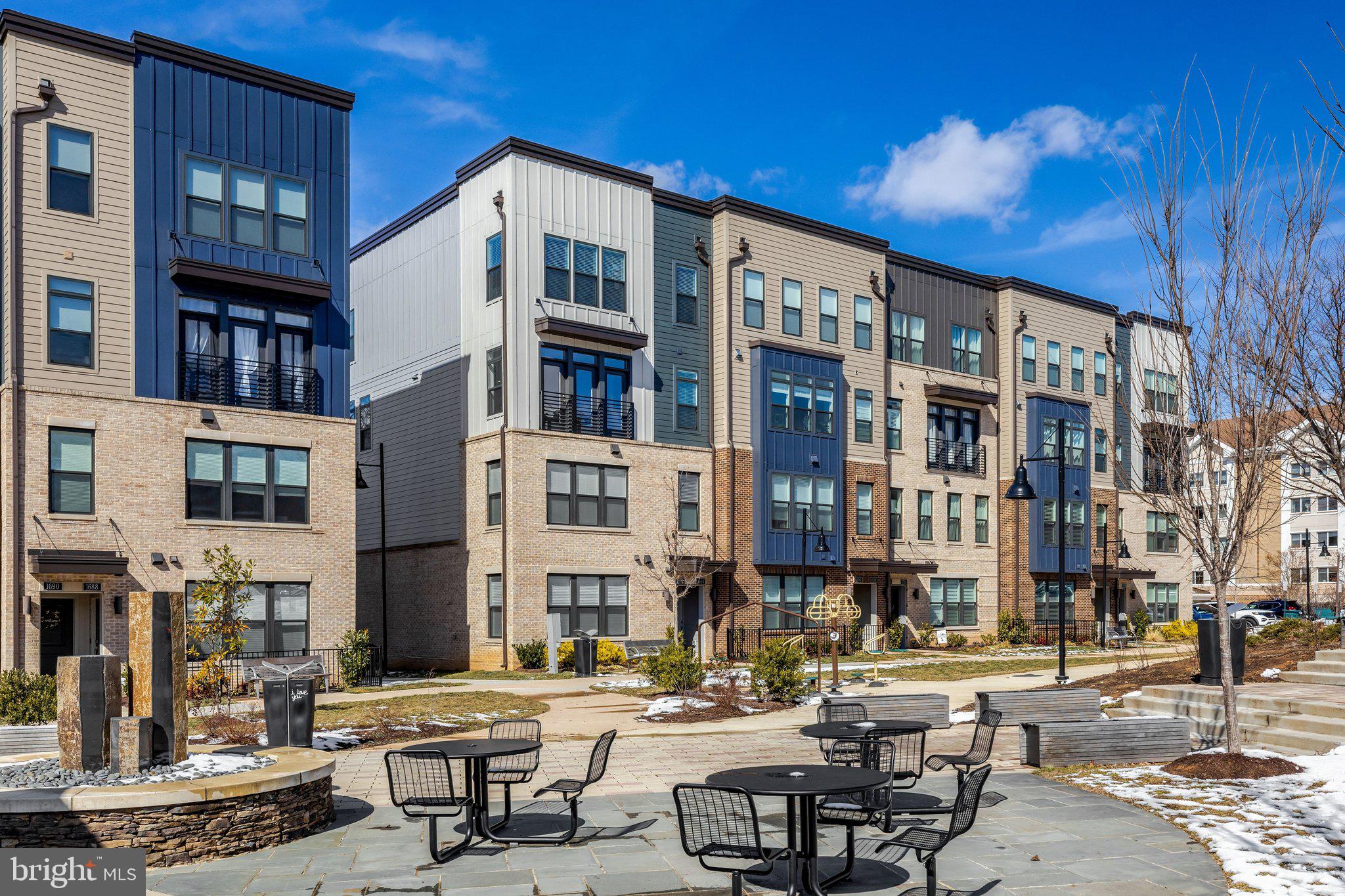 TALL OAKS - Residential