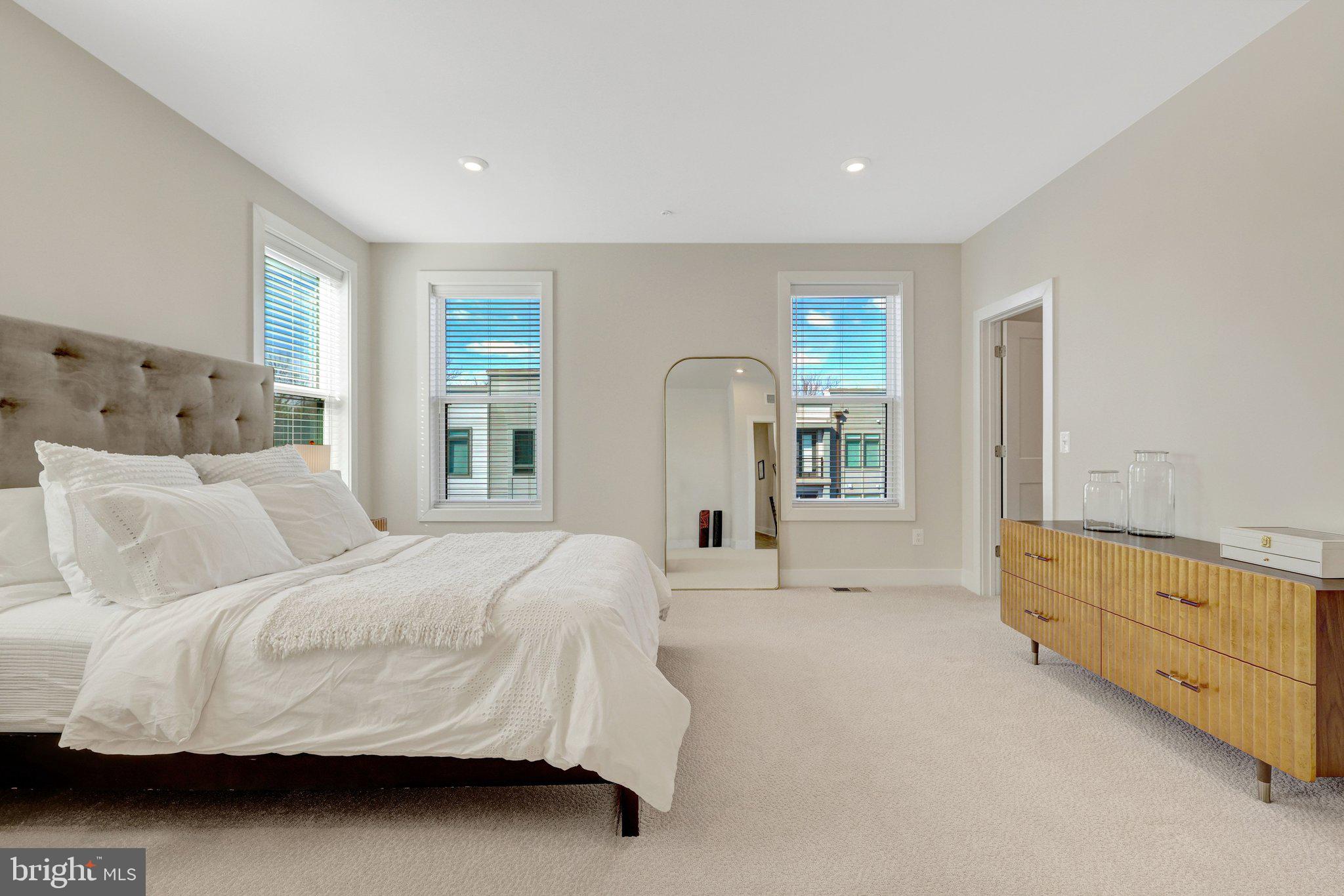 TALL OAKS - Residential