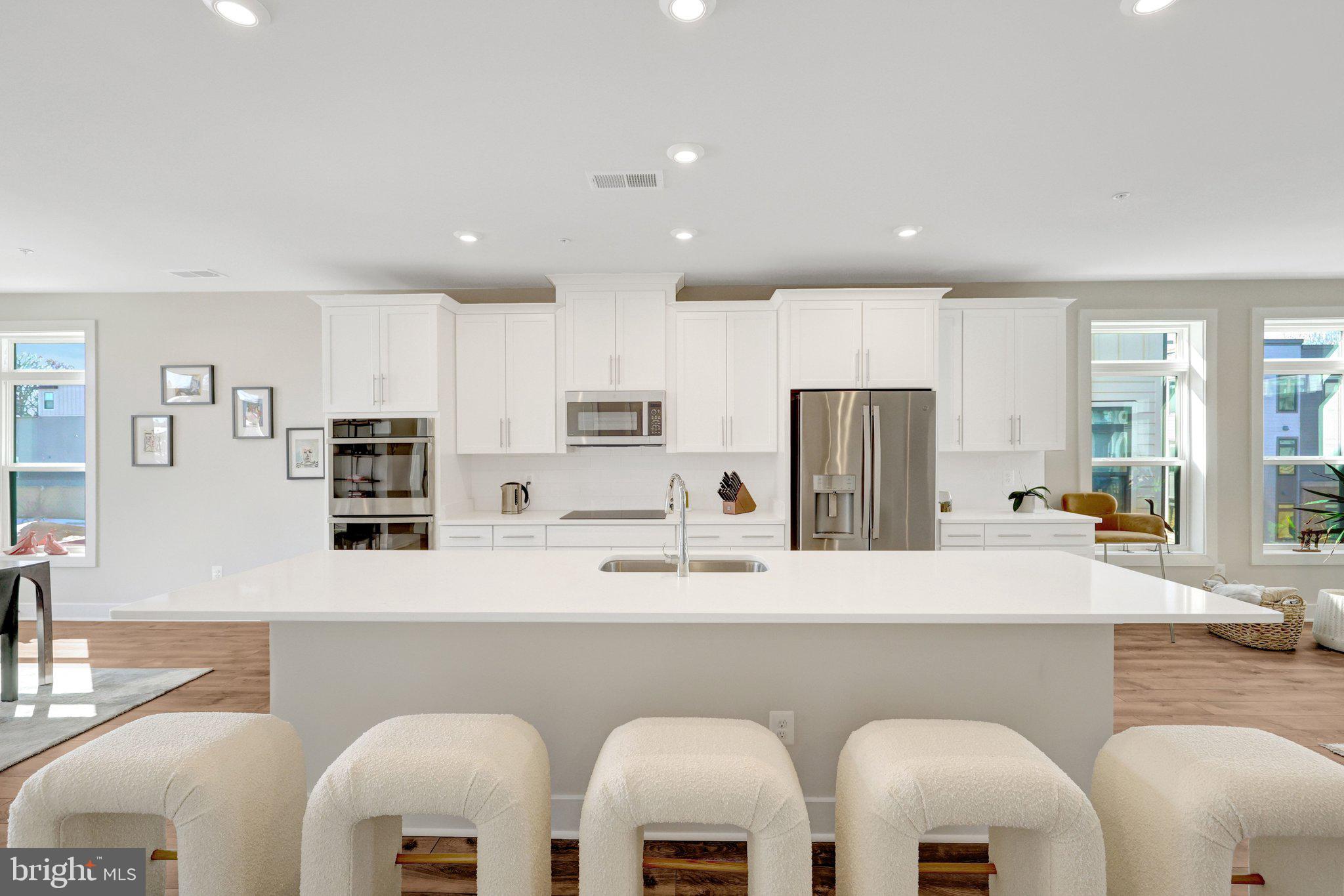 TALL OAKS - Residential