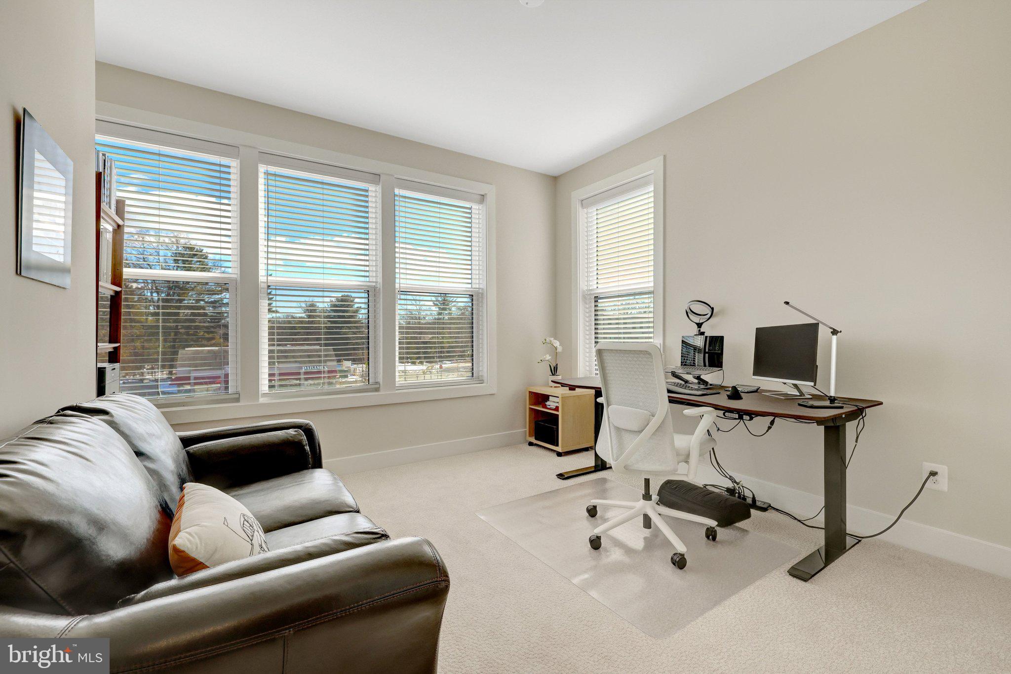 TALL OAKS - Residential