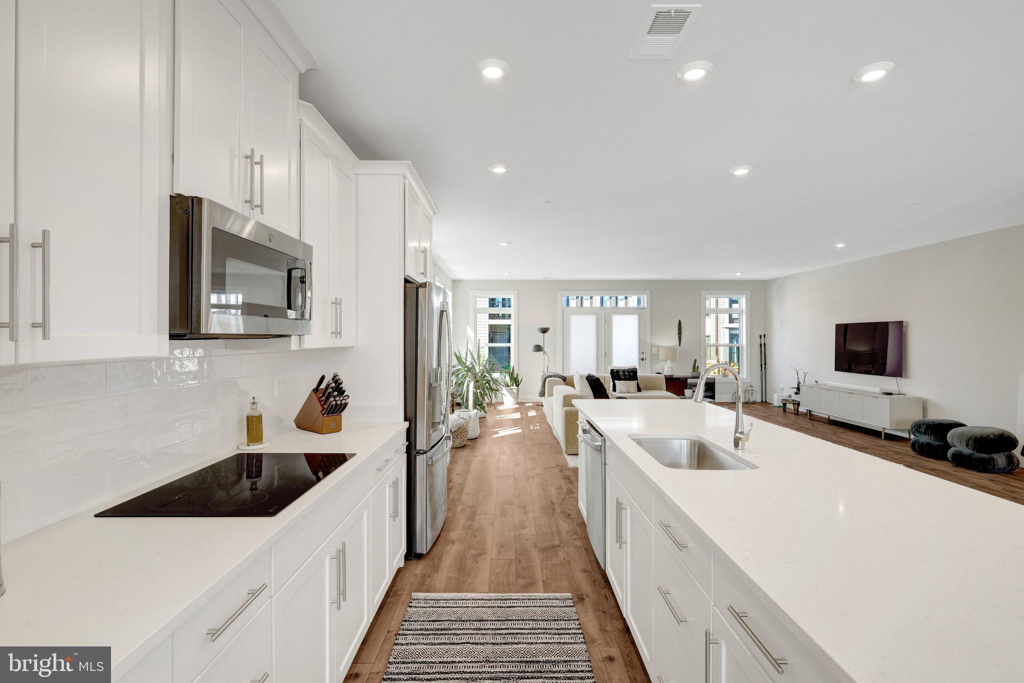 TALL OAKS - Residential