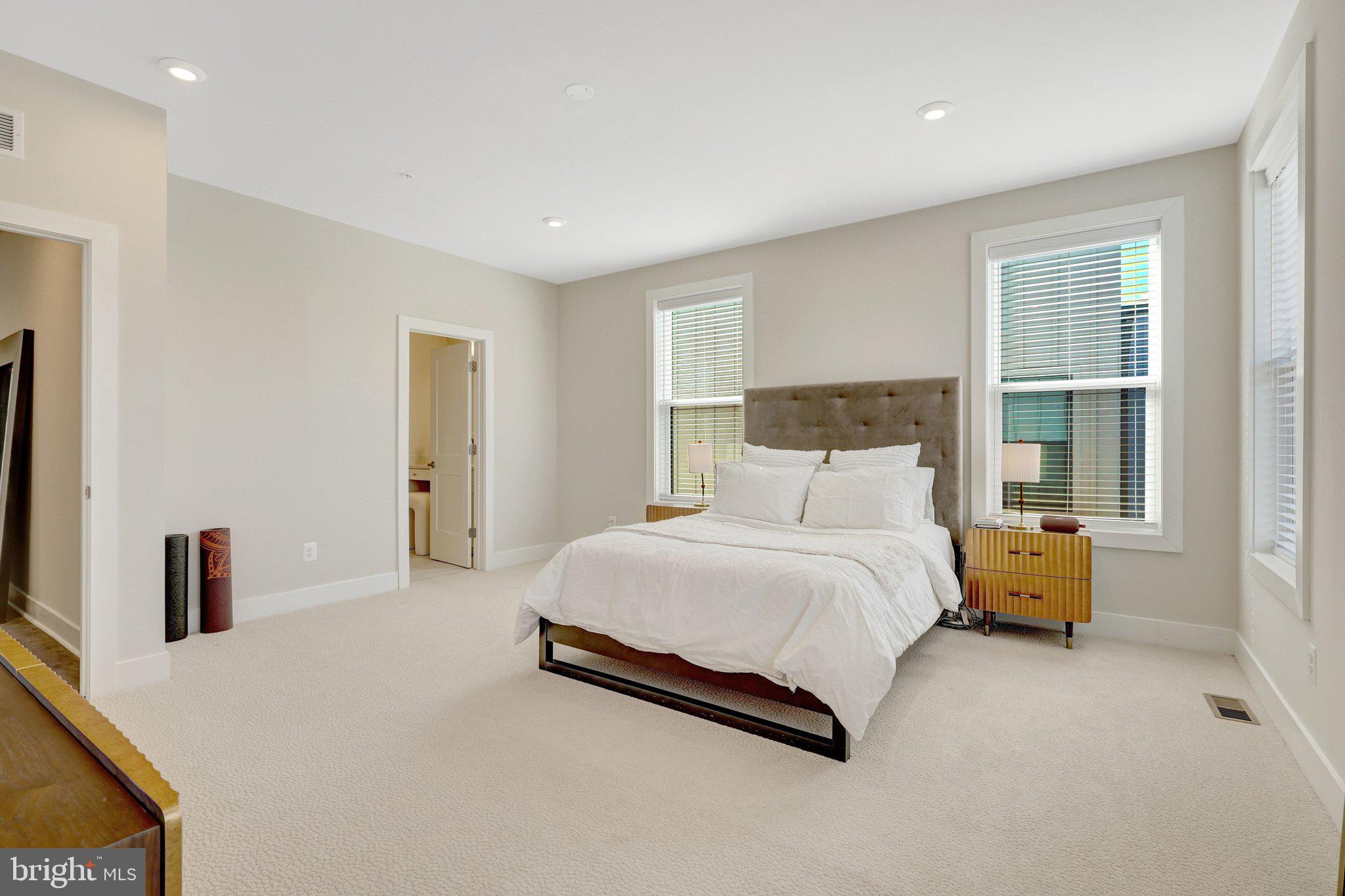 TALL OAKS - Residential