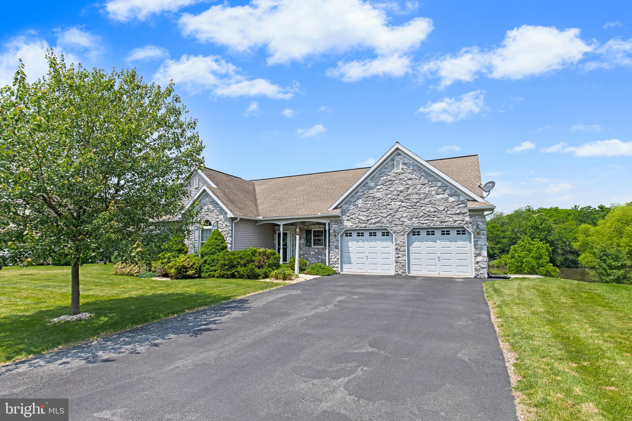 857 WATER EDGE COURT