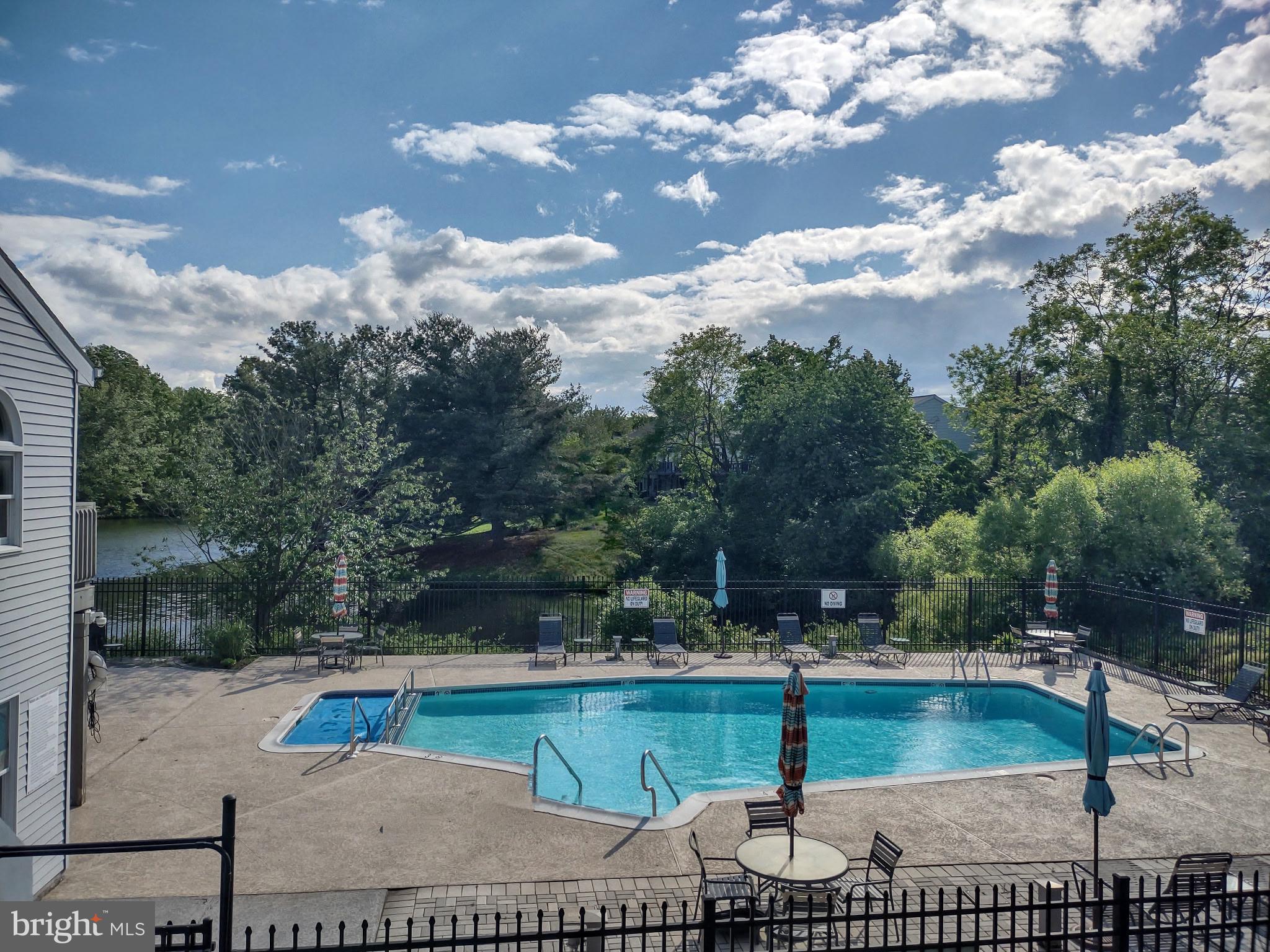 SUMMIT POINTE - Residential