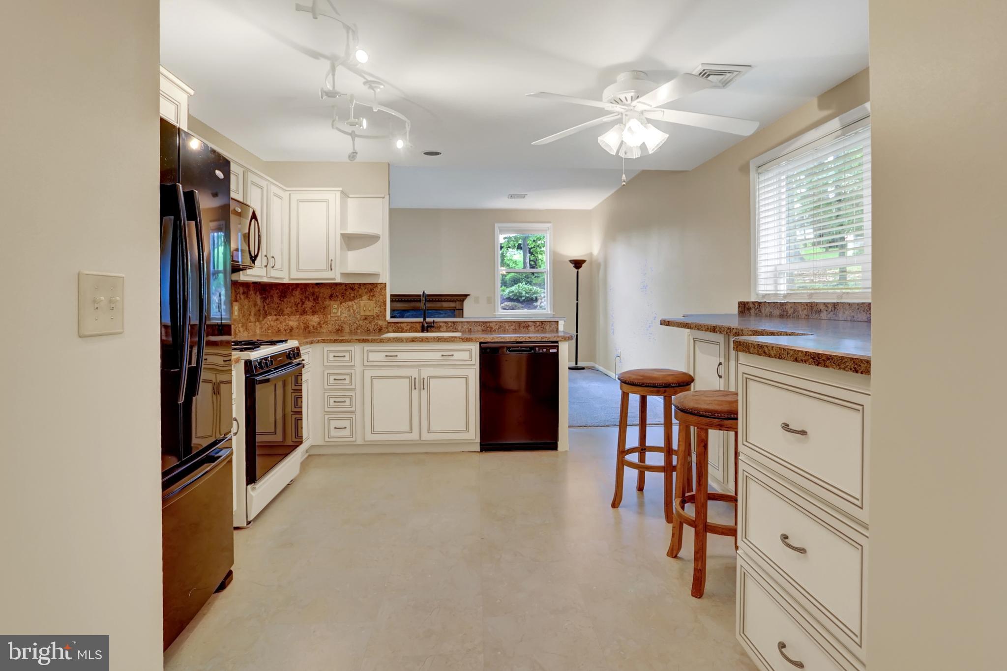 SUMMIT POINTE - Residential