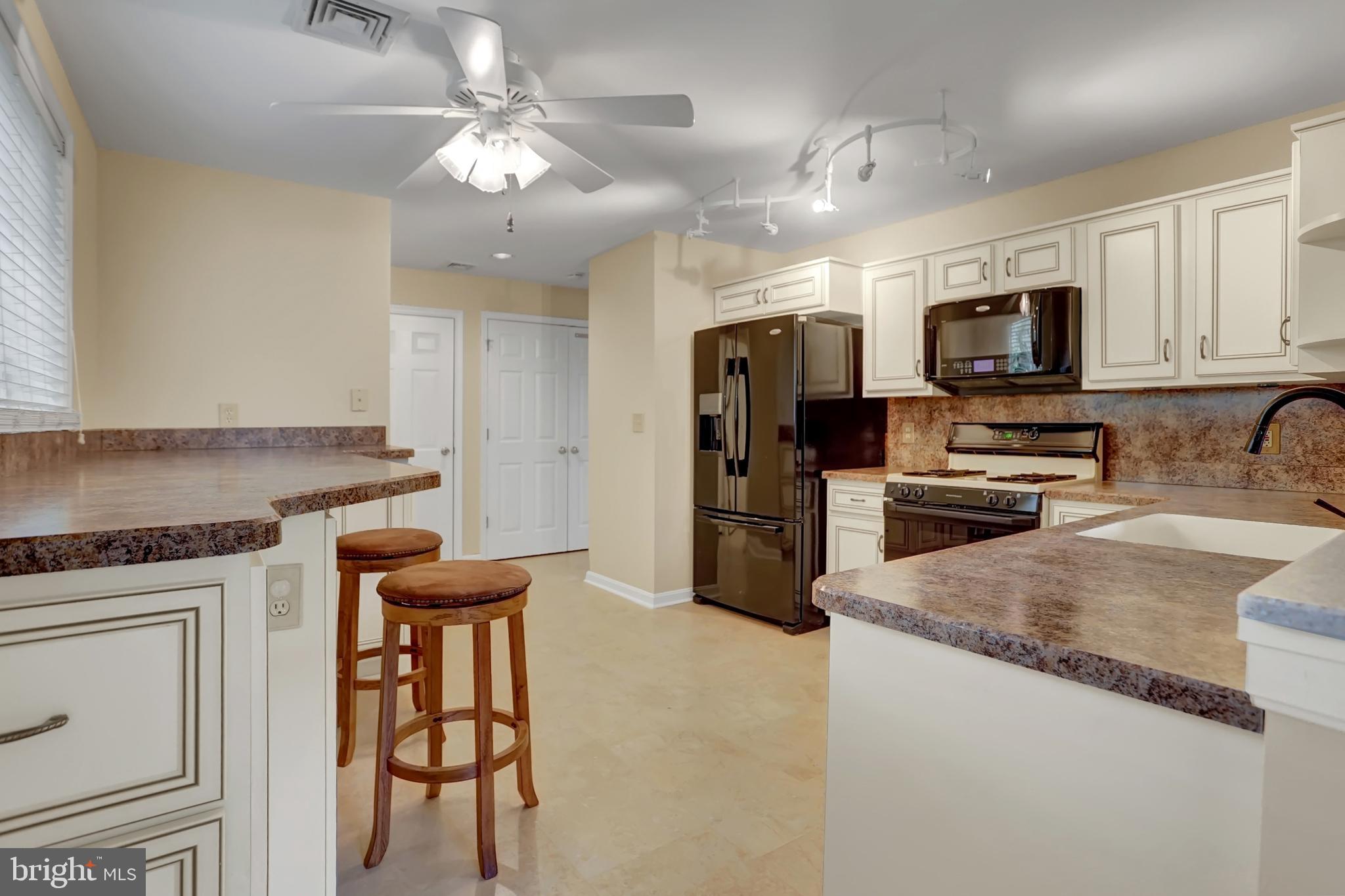 SUMMIT POINTE - Residential