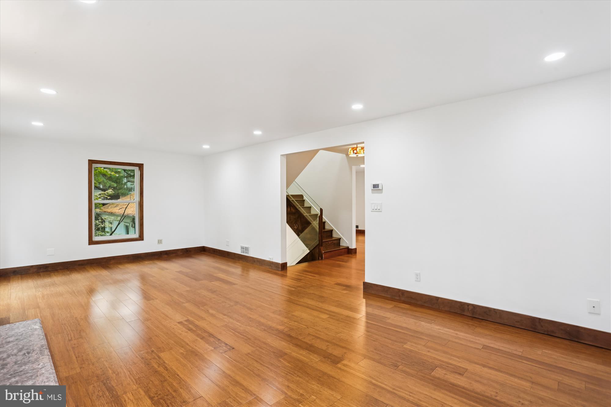 ENGLISH VILLAGE - Residential Lease