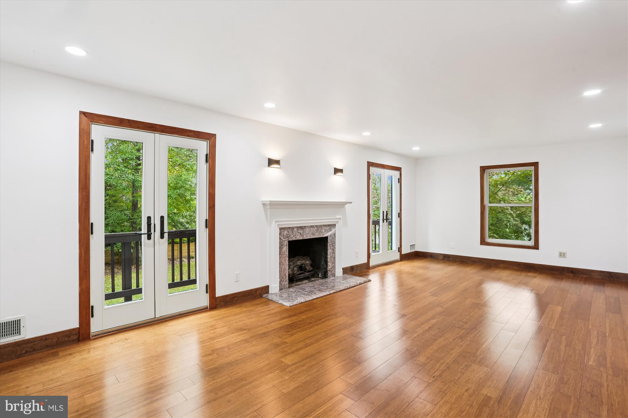 ENGLISH VILLAGE - Residential Lease