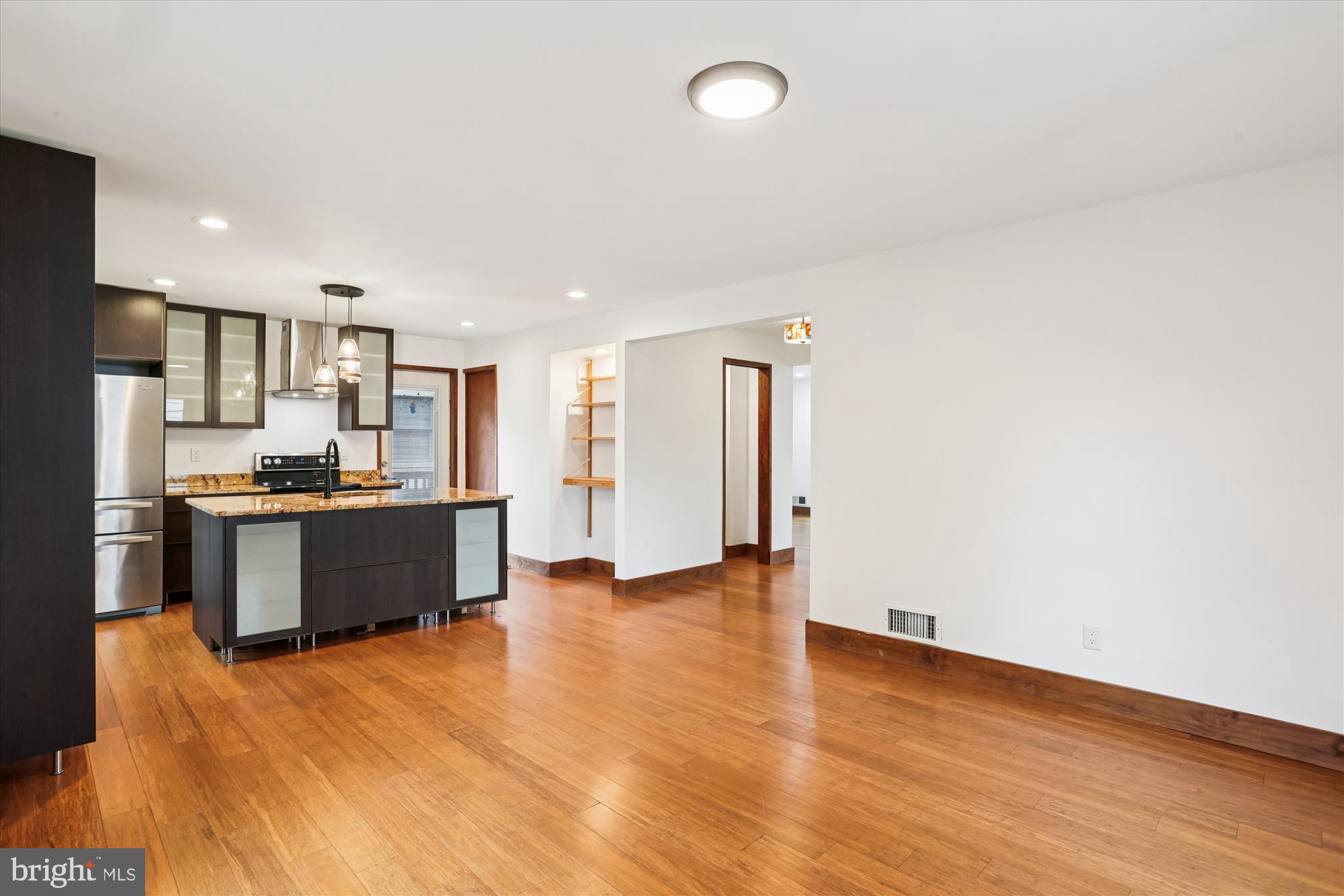 ENGLISH VILLAGE - Residential Lease