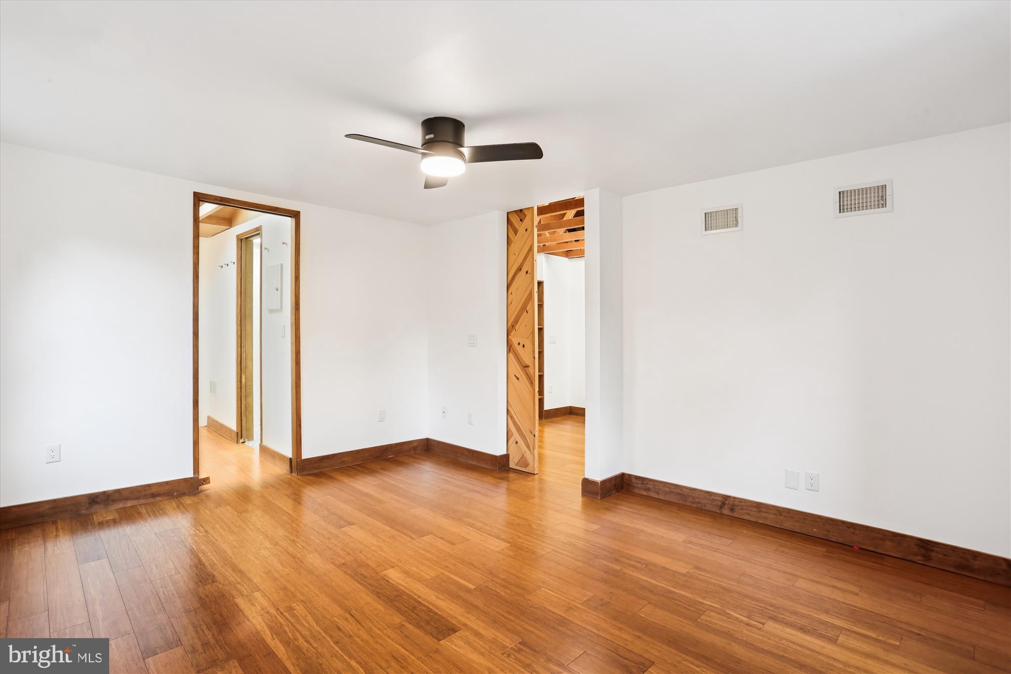 ENGLISH VILLAGE - Residential Lease