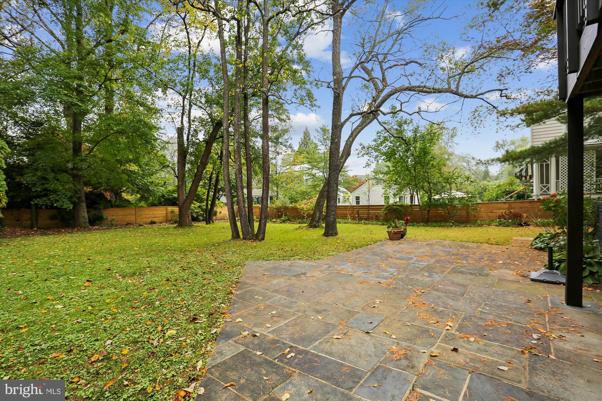 ENGLISH VILLAGE - Residential Lease