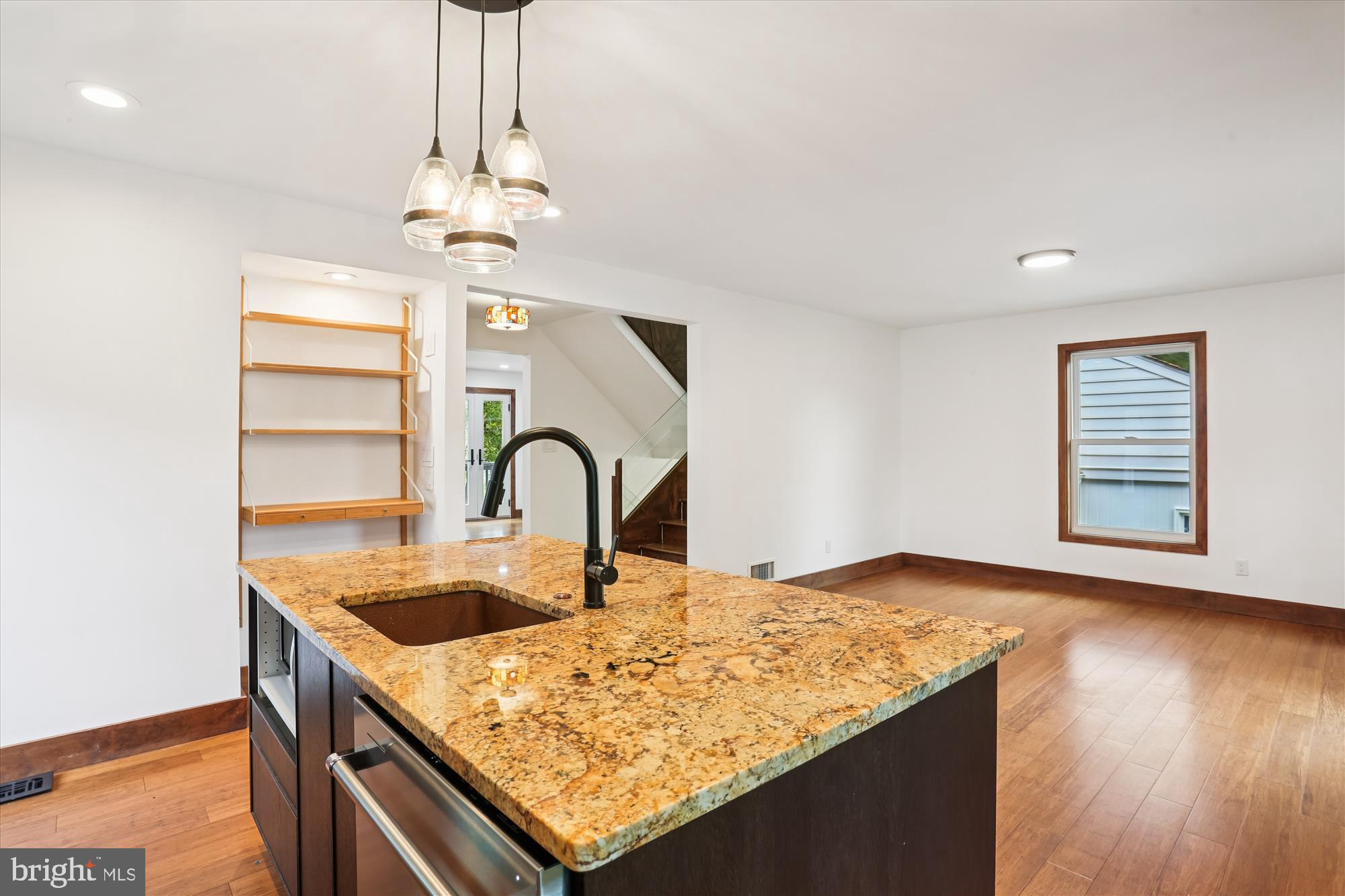 ENGLISH VILLAGE - Residential Lease