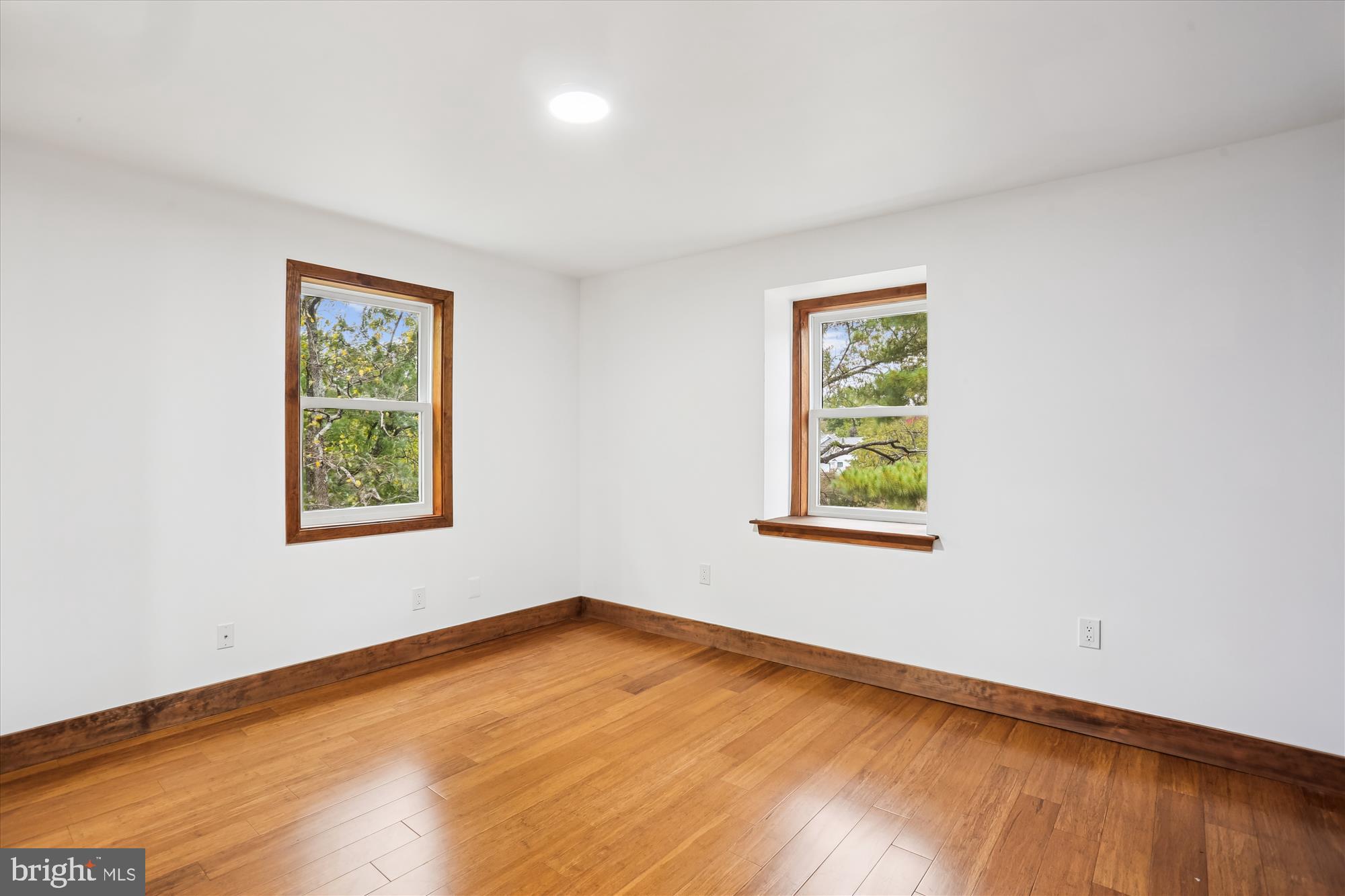 ENGLISH VILLAGE - Residential Lease