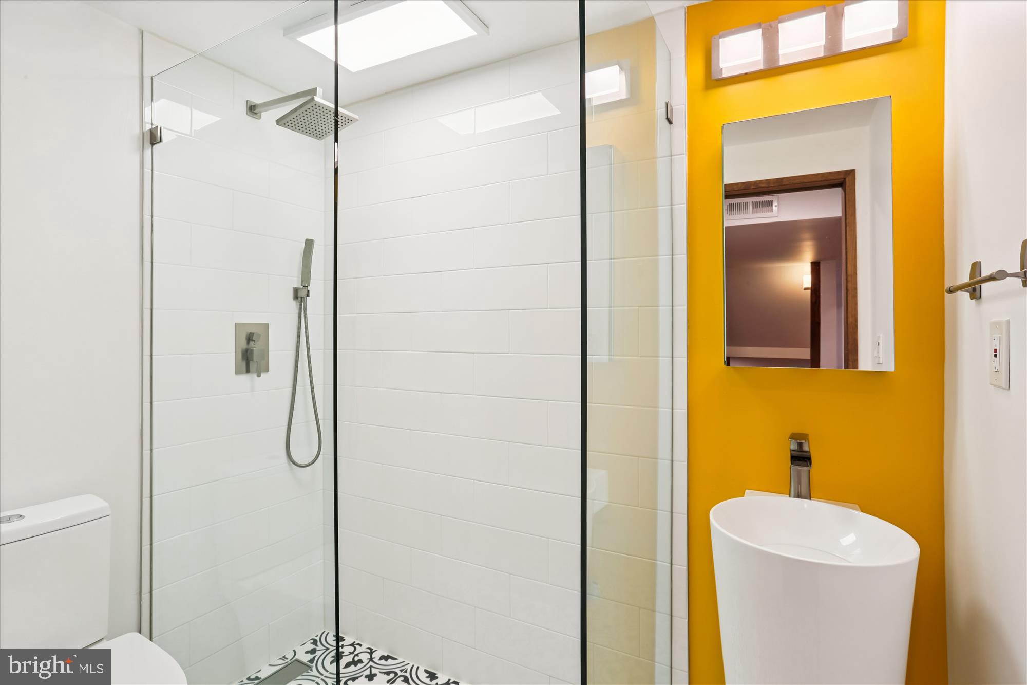 ENGLISH VILLAGE - Residential Lease