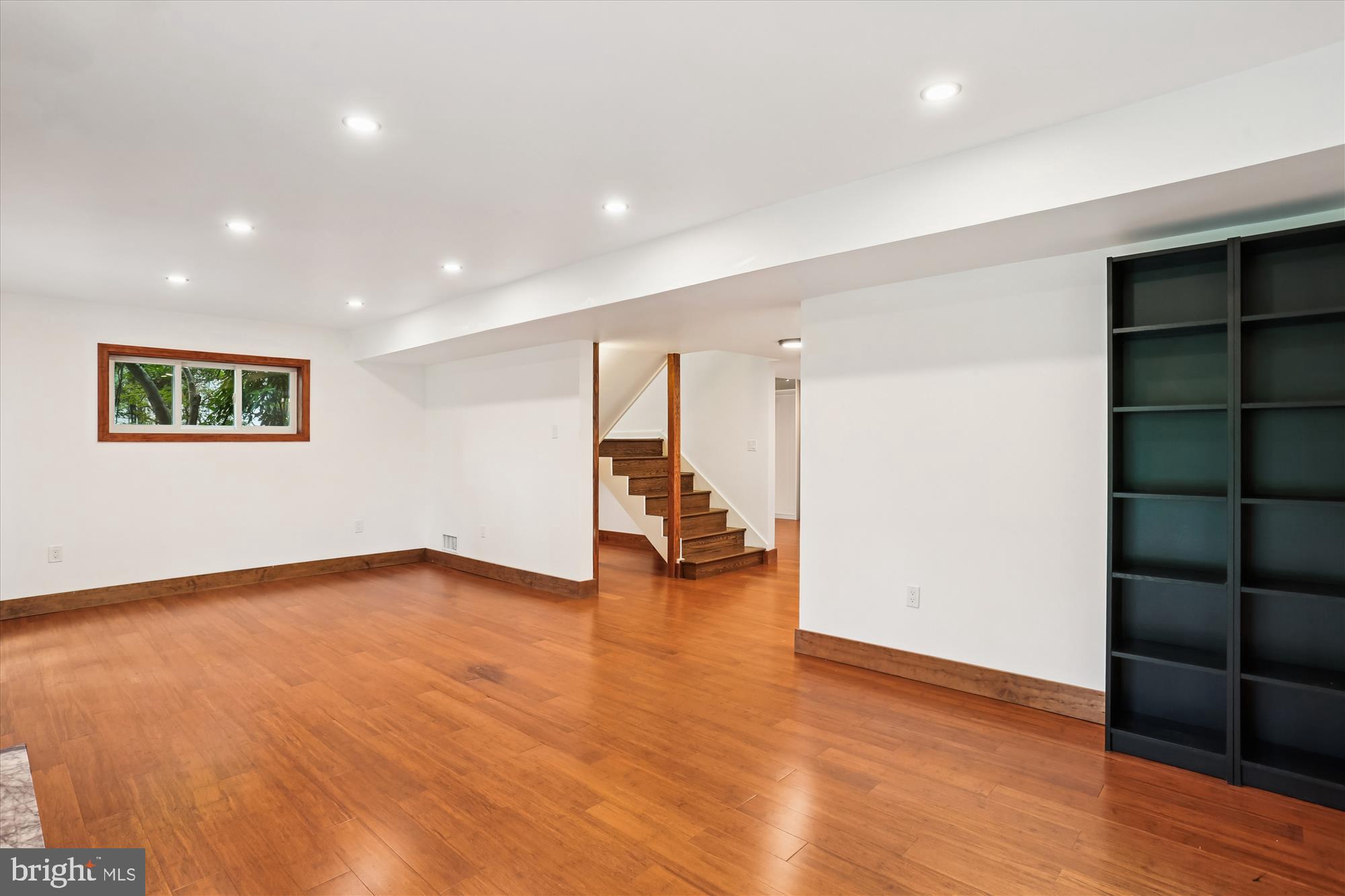 ENGLISH VILLAGE - Residential Lease