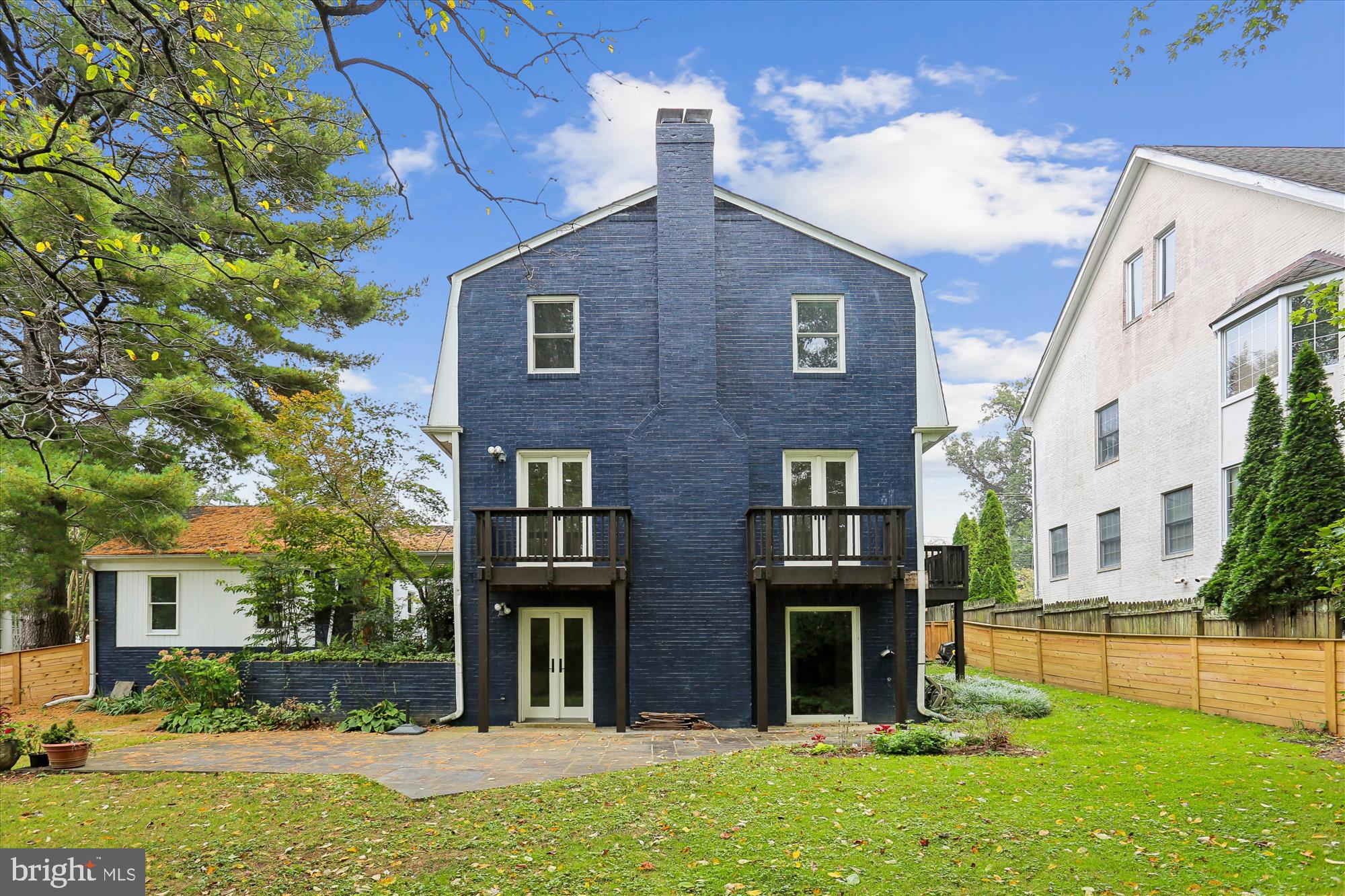 ENGLISH VILLAGE - Residential Lease