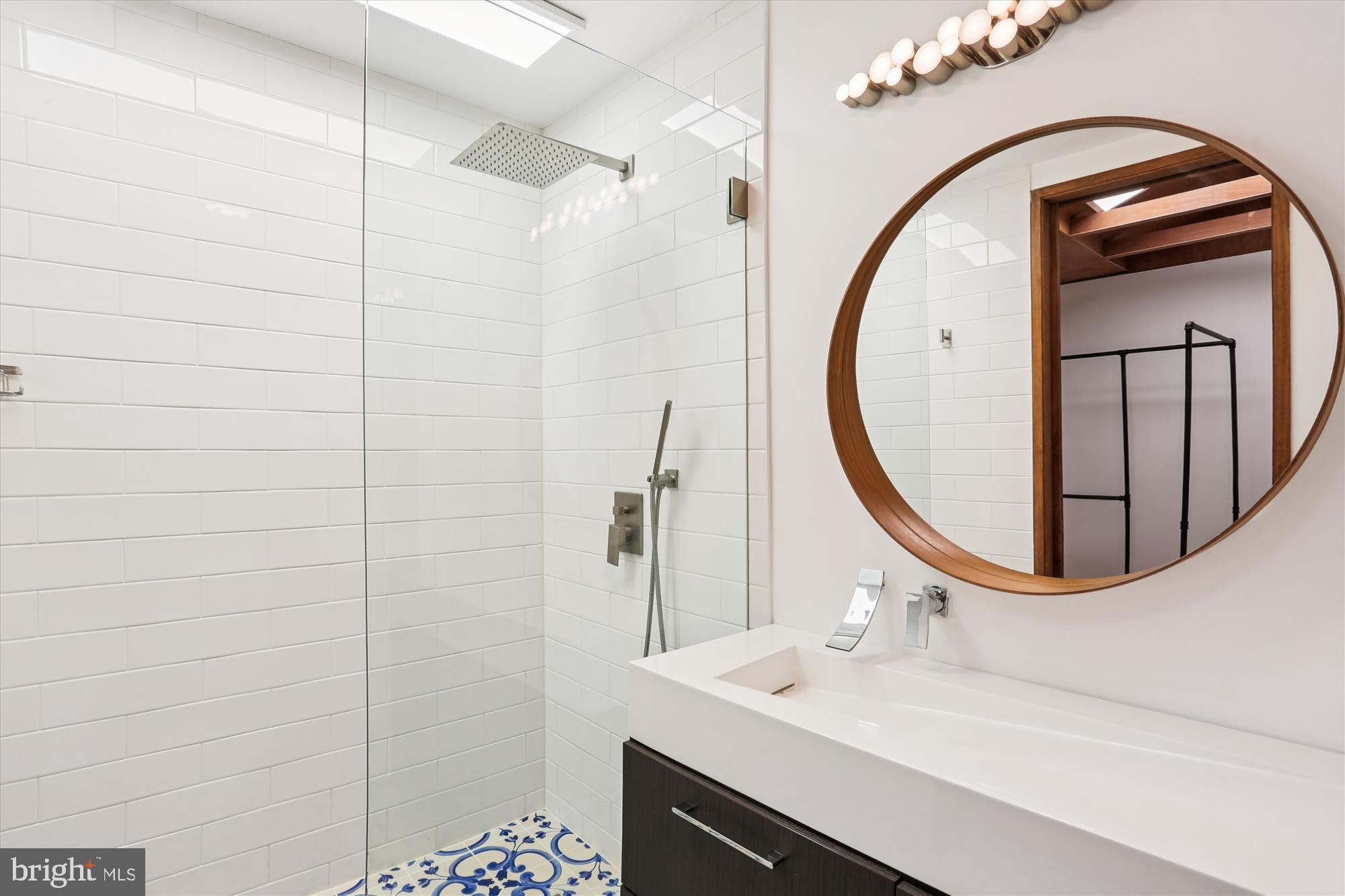 ENGLISH VILLAGE - Residential Lease