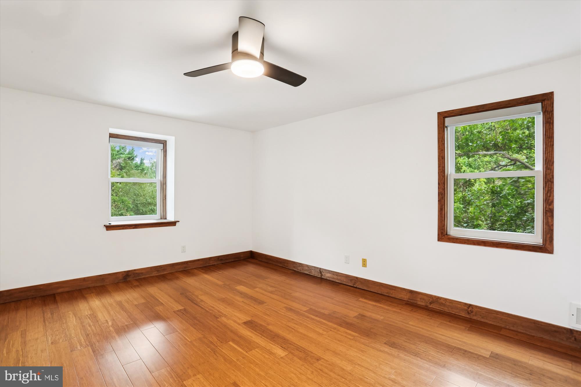 ENGLISH VILLAGE - Residential Lease