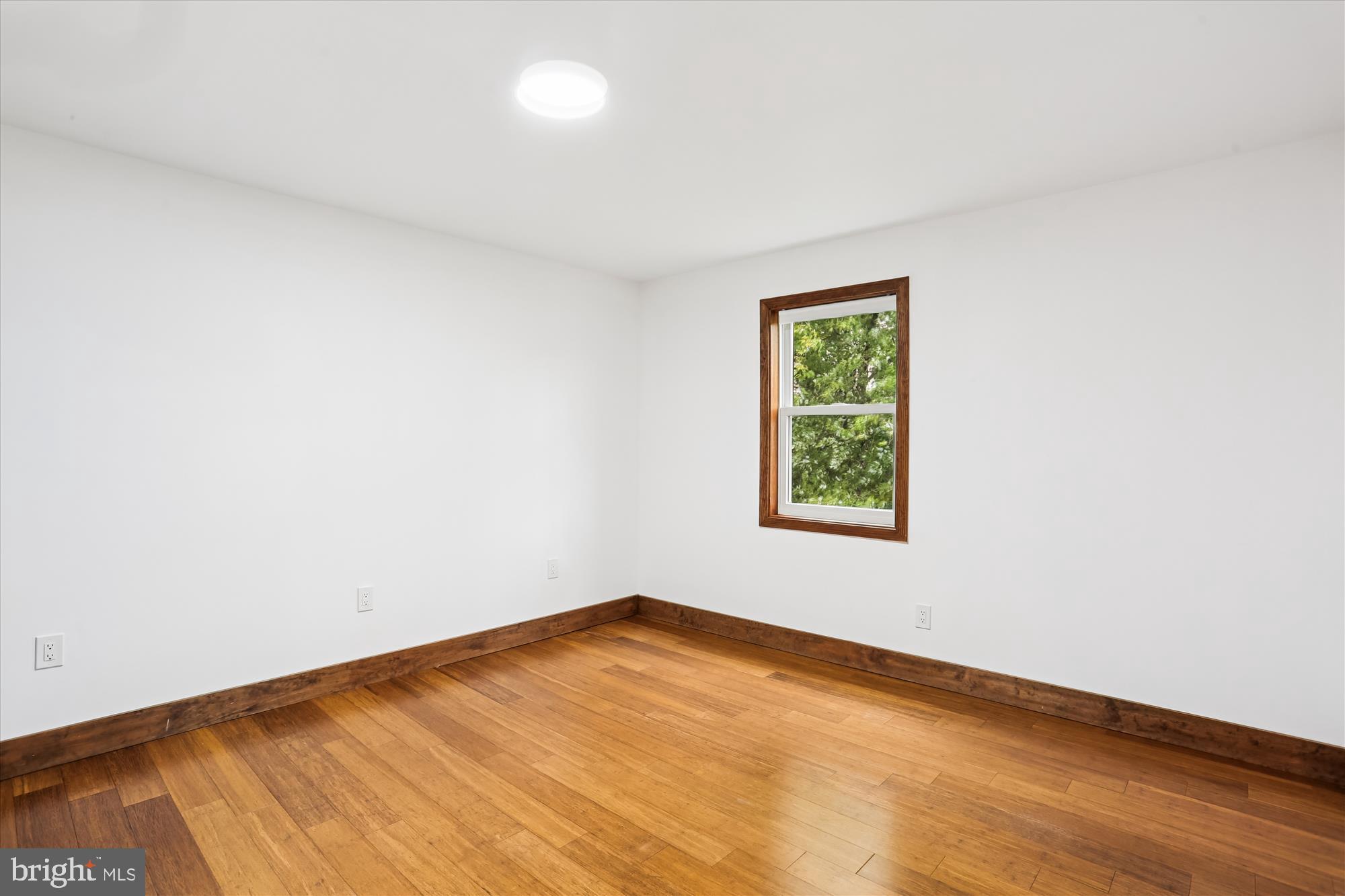 ENGLISH VILLAGE - Residential Lease