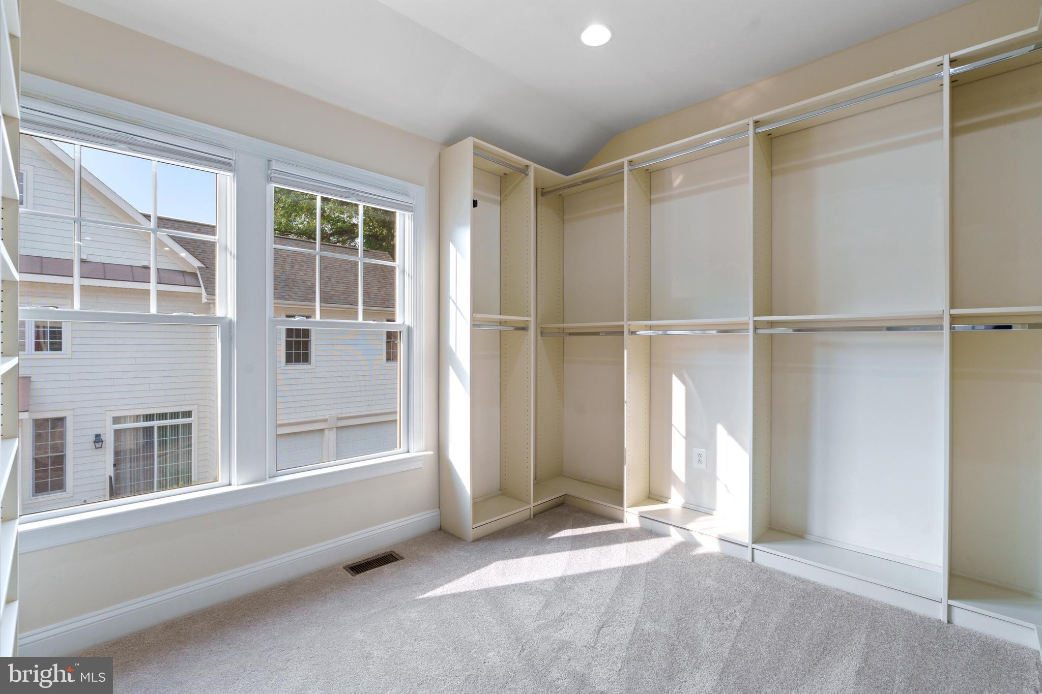 MAJESTIC OAK - Residential