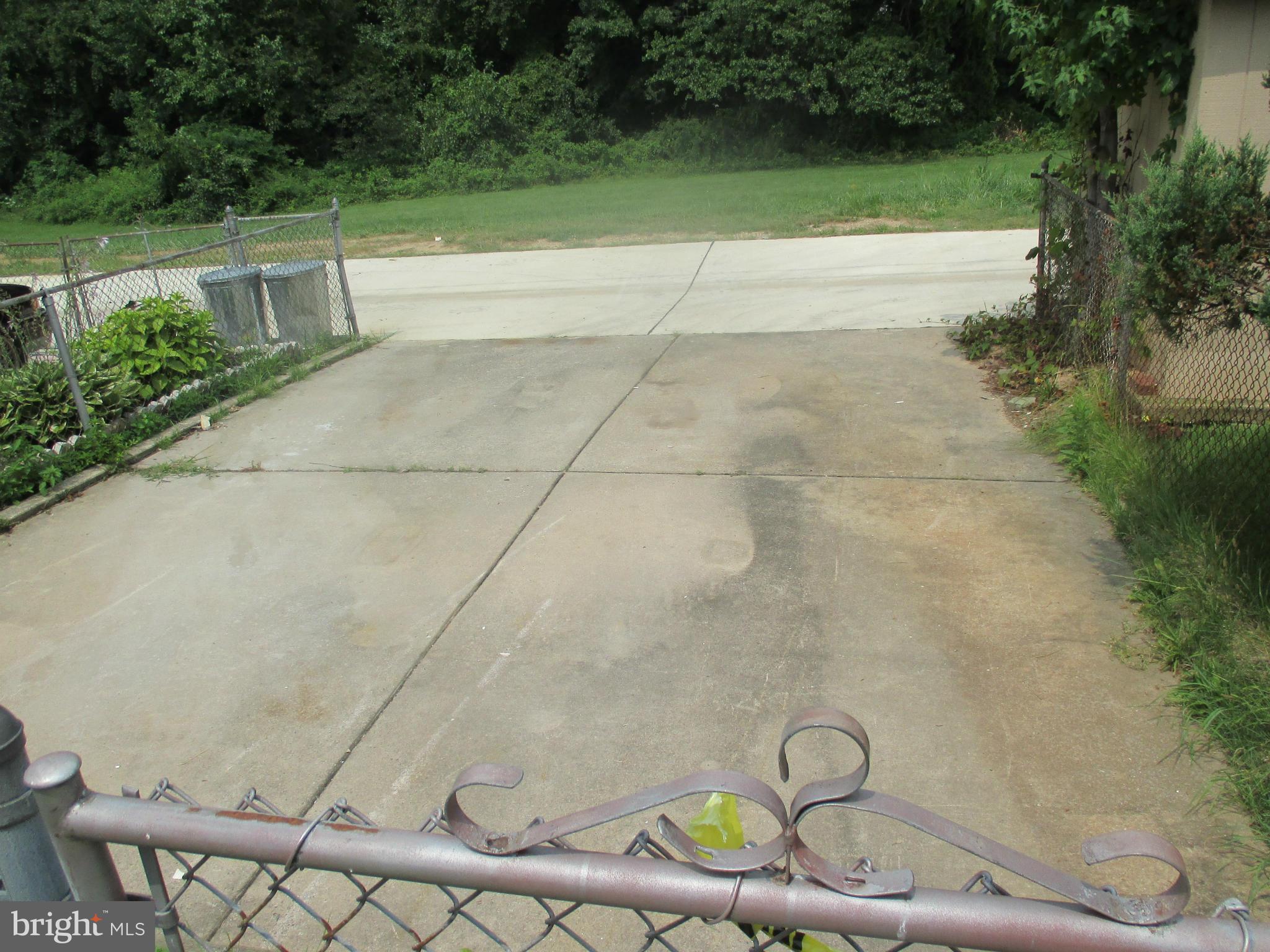 HOLLAND HILL - Residential