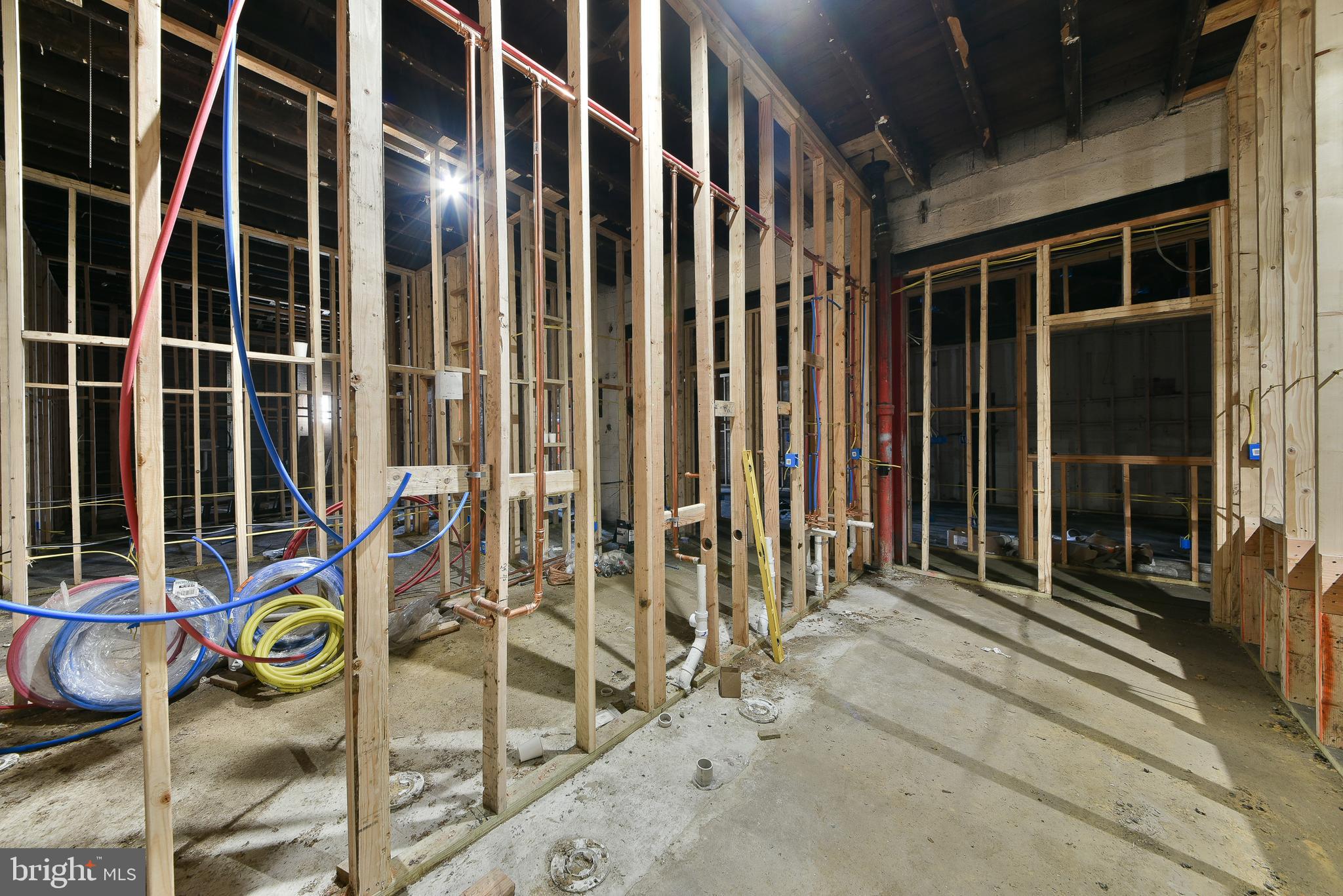 TACONY - Commercial Sale