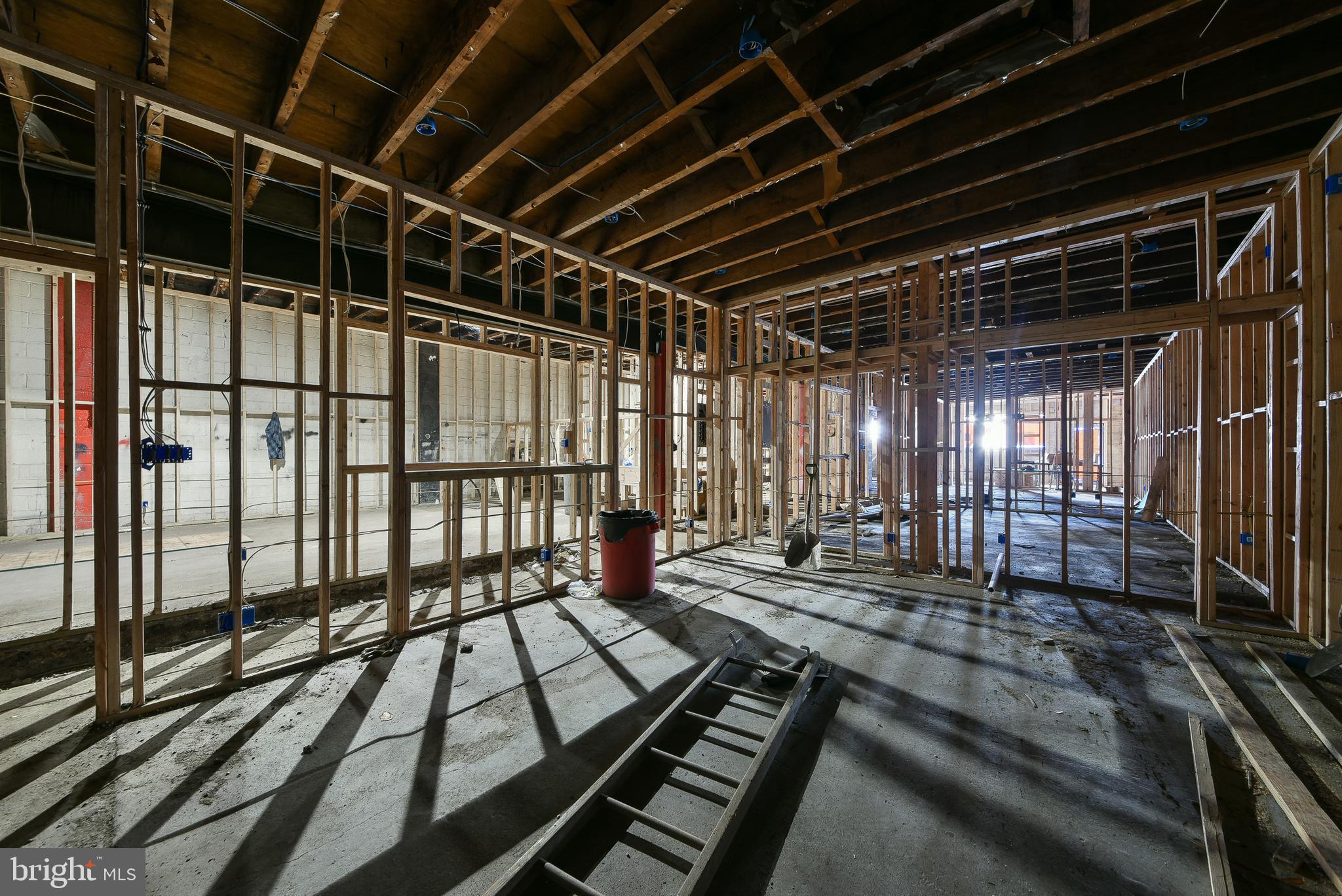 TACONY - Commercial Sale